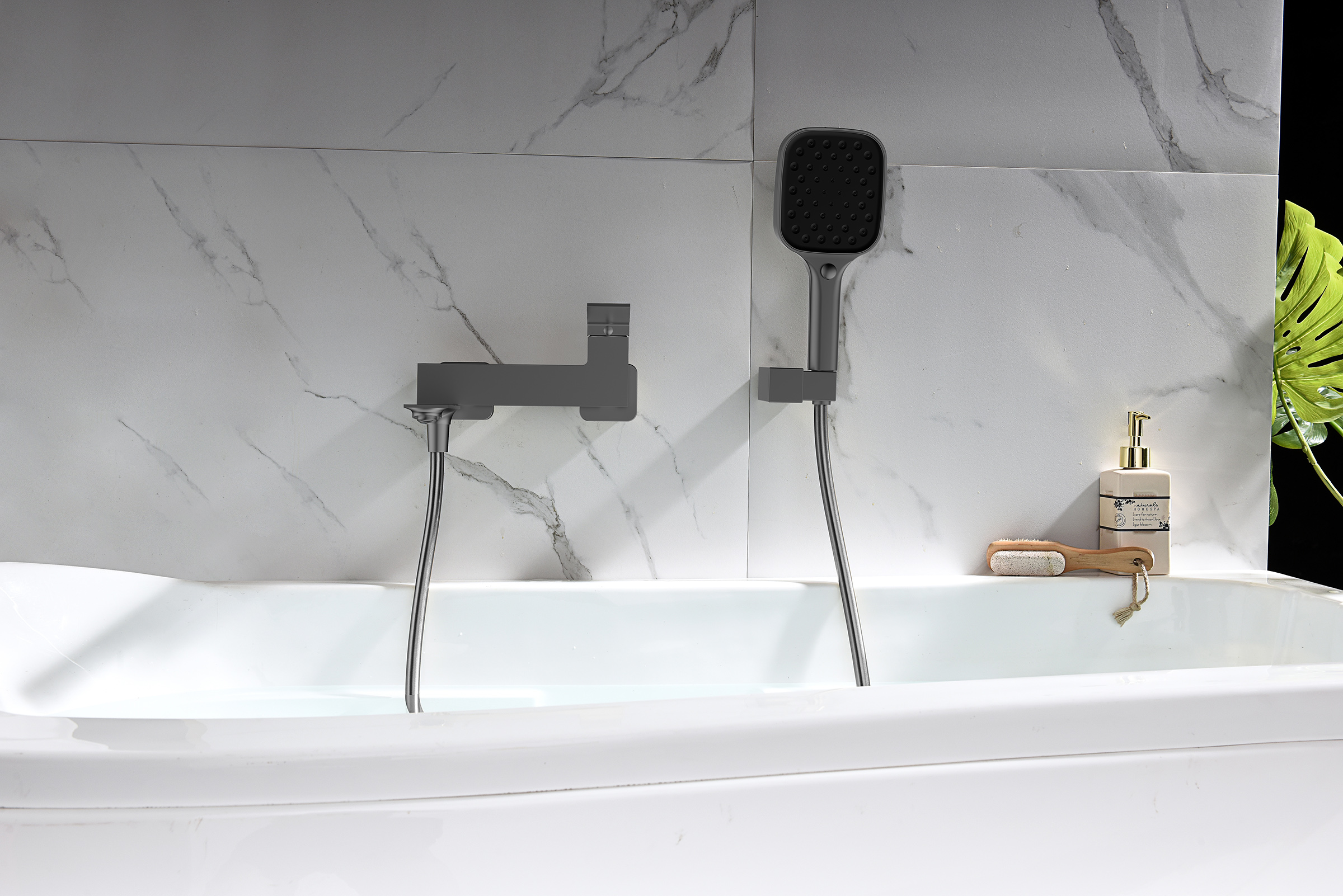 05132-Q Смеситель од. для ванны кор. (ГРАФИТ)  GANZER  (8/1шт)