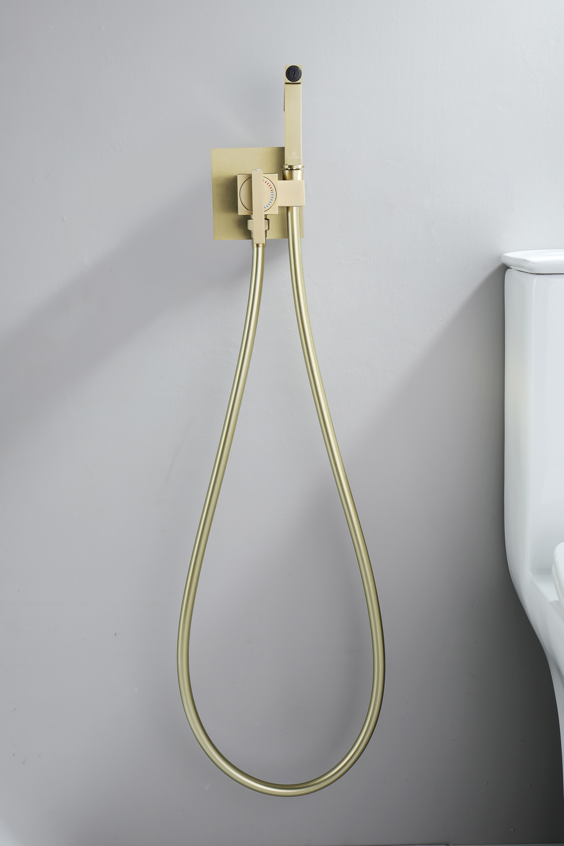 01157-S Смеситель встраиваемый с ГИГ. душом (Мат. Золото) GANZER (10/1шт)