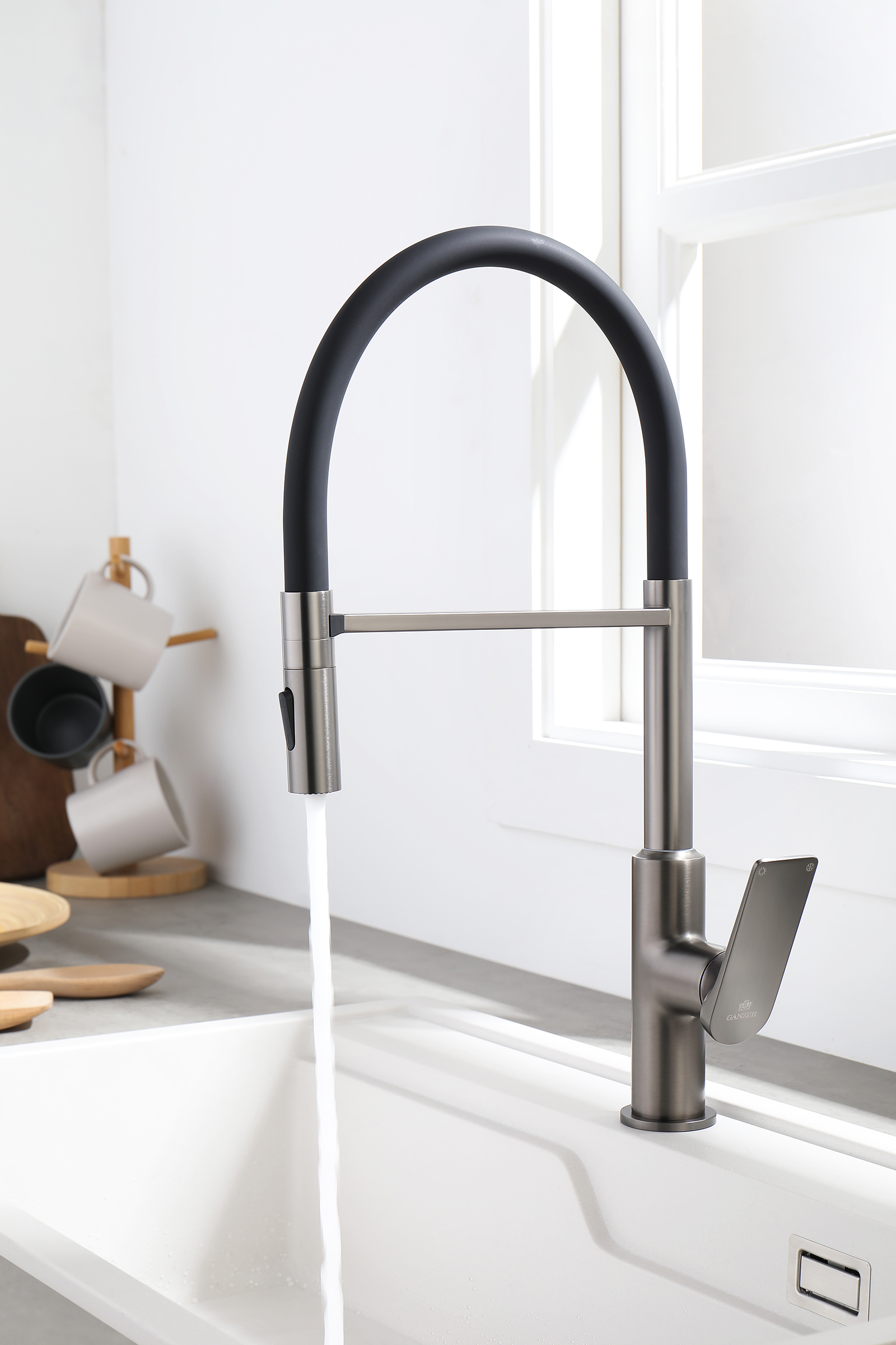 07126-Q Смеситель для кухни с гиб. МАГНИТ. изливом (ГРАФИТ+ЧЕР.) GANZER (10/1шт)