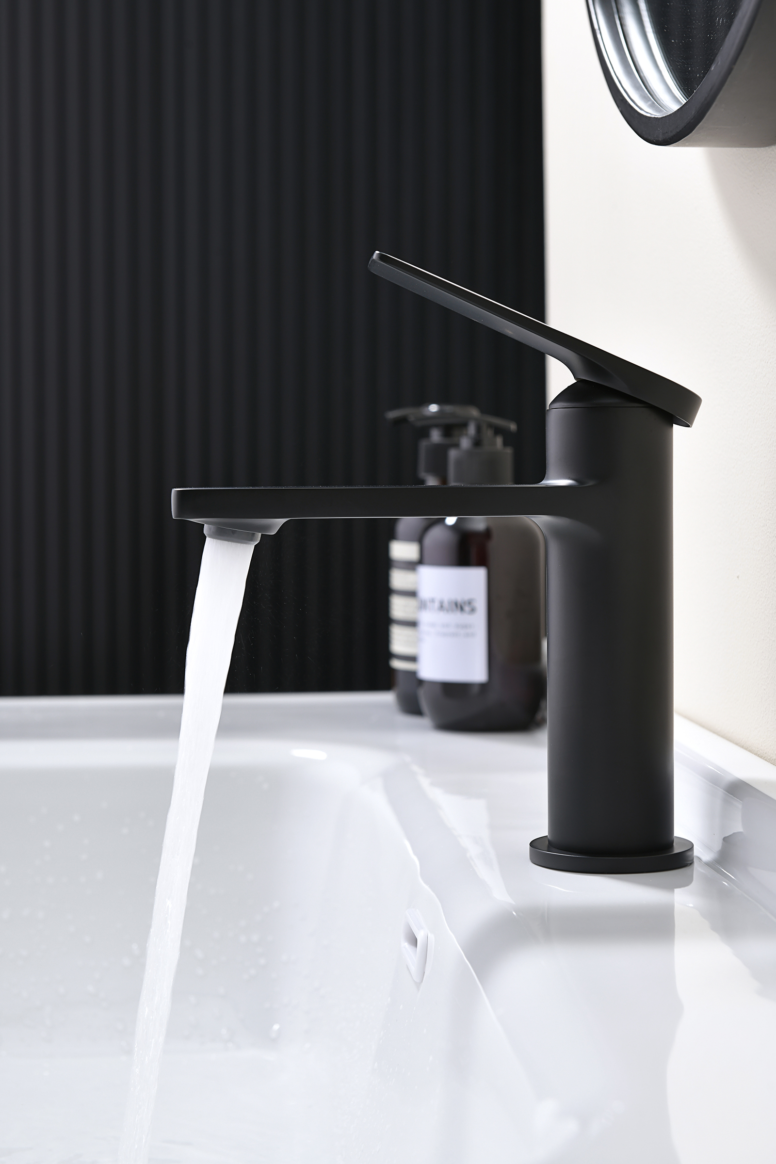 07111-C Смеситель од. для раковины (ЧЕРНЫЙ) GANZER (10/1шт)