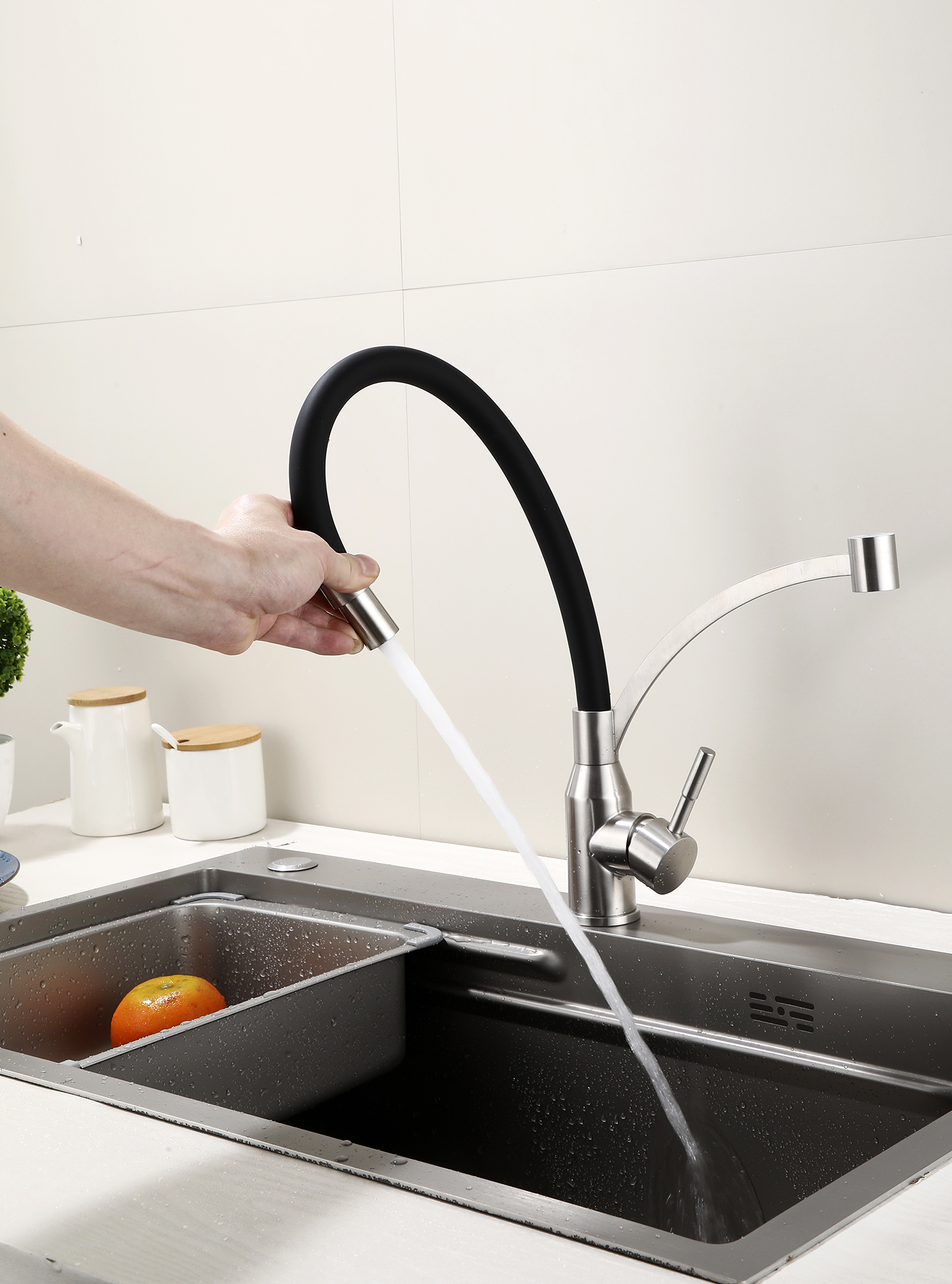 56043-GC Смес. из НЕРЖ. для кух. (САТИН с гиб. ЧЕР. изл.) HANSEN  (20/1шт)