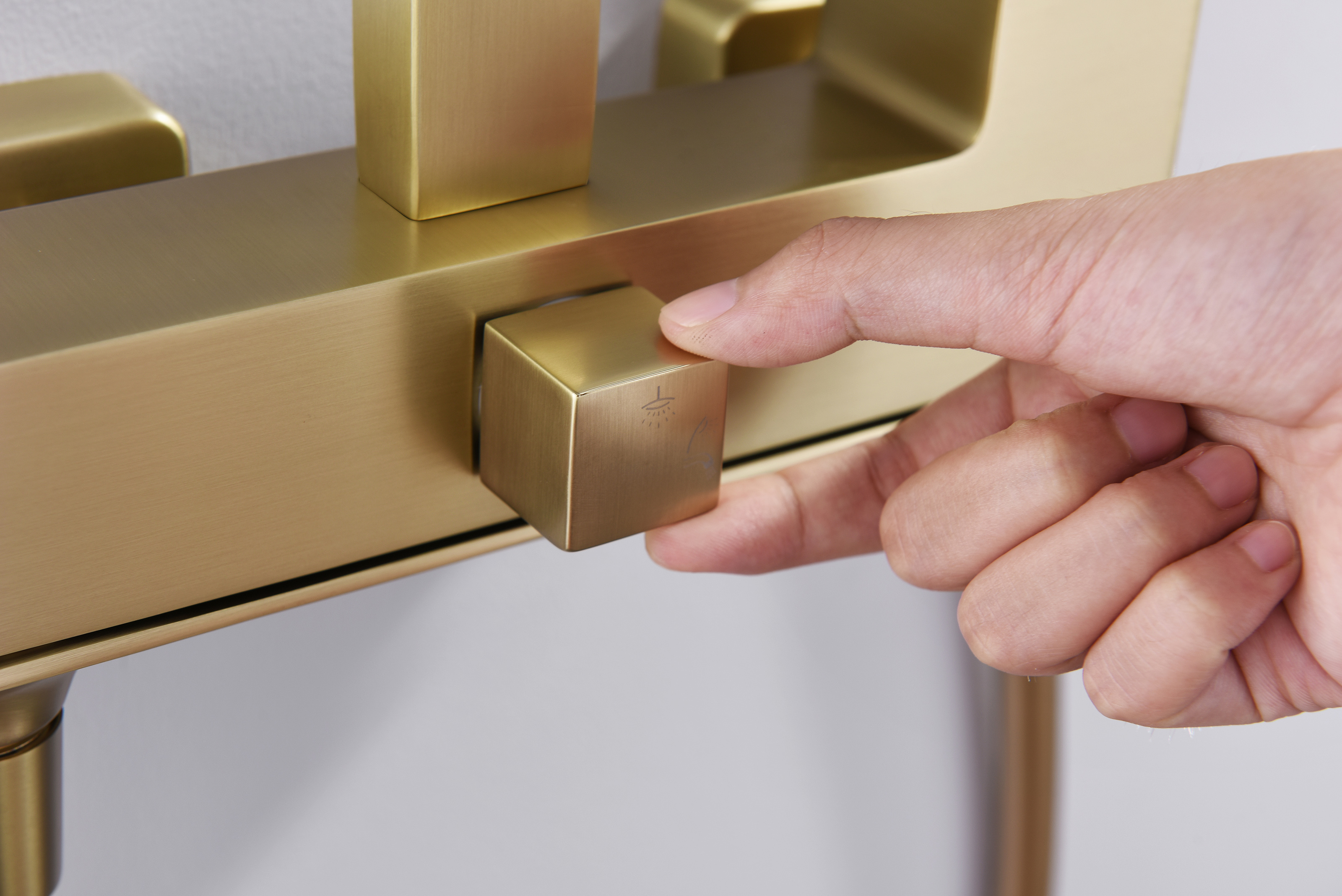 05162-S Душевая система (Мат. Золото) GANZER (5/1шт)