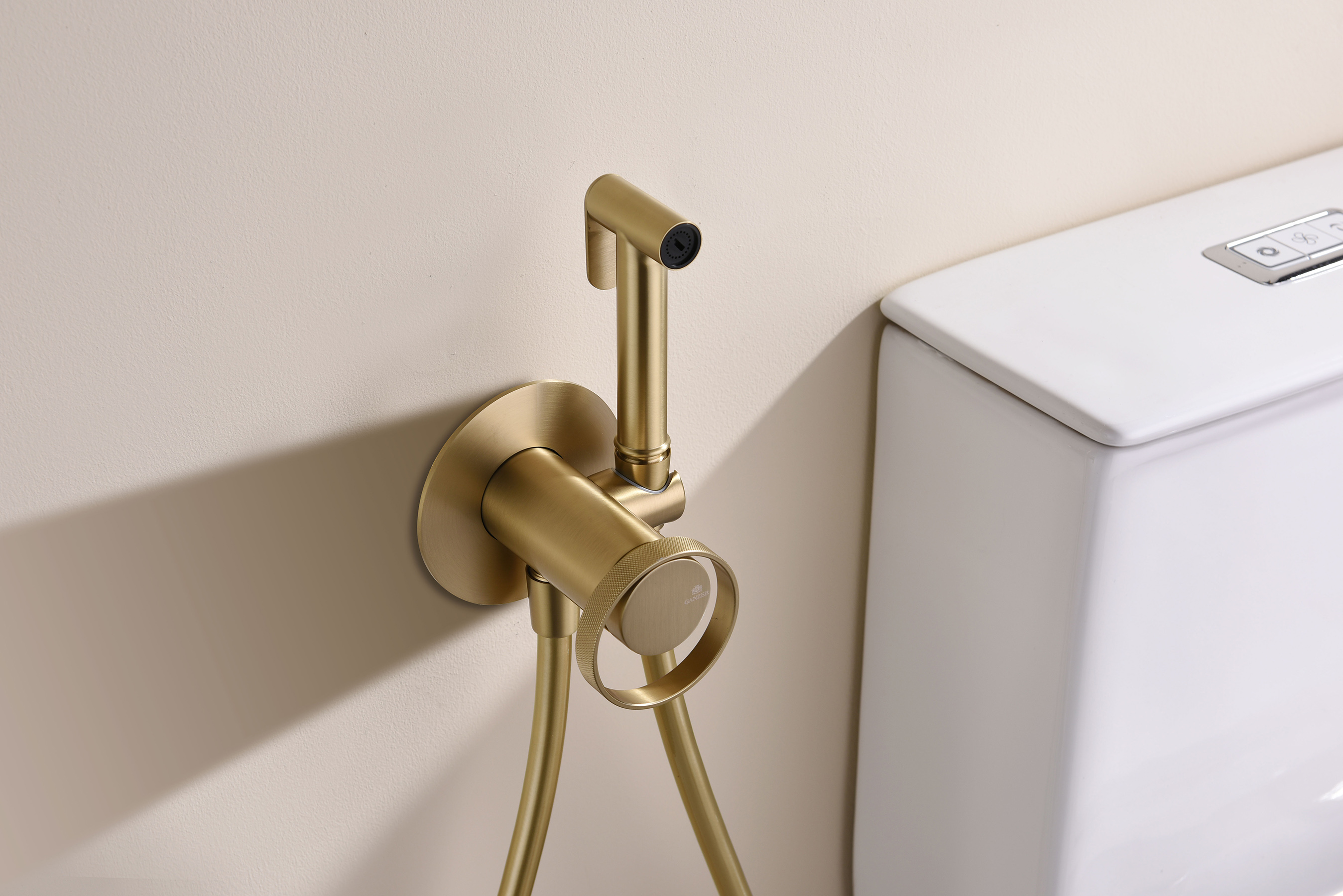 19157-S Смеситель встраиваемый с ГИГ. душем (Мат. Золото) GANZER (10/1шт)