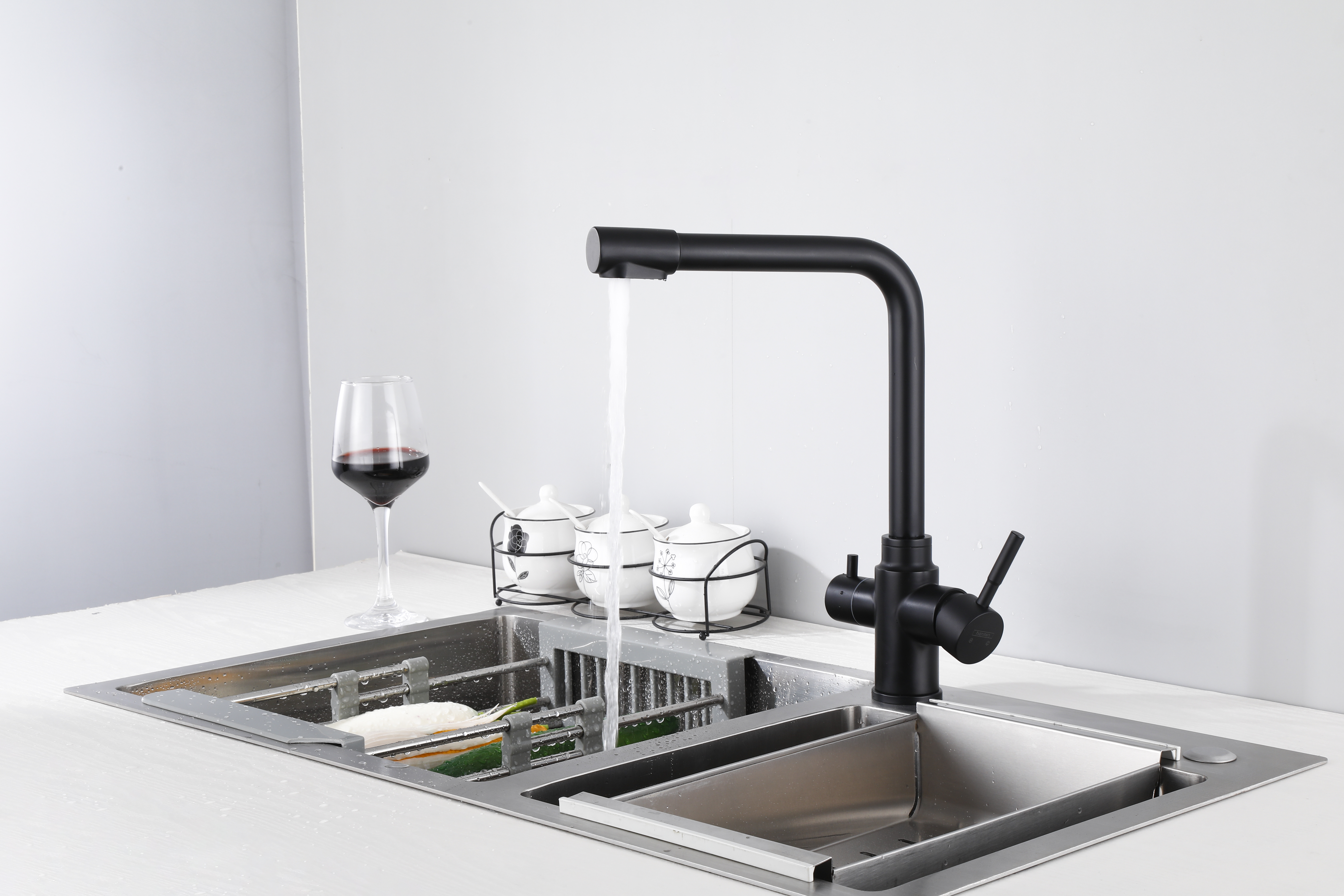 15085-C Смес. из НЕРЖ. для кух. под. фильт (ЧЕРНЫЙ) HANSEN  (20/1шт)