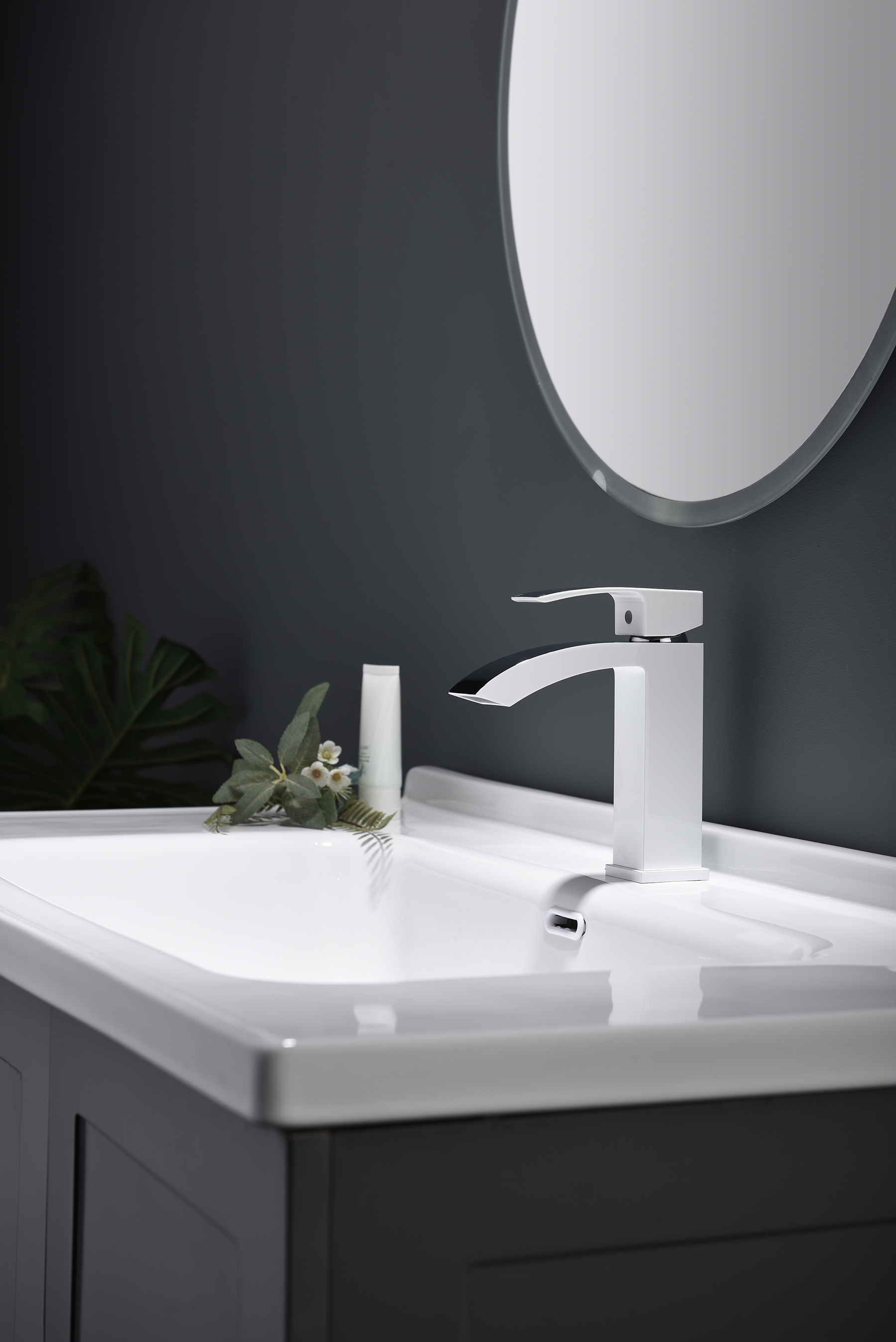 44111-F Смеситель од. для раковины (БЕЛЫЙ) GANZER (10/1шт)