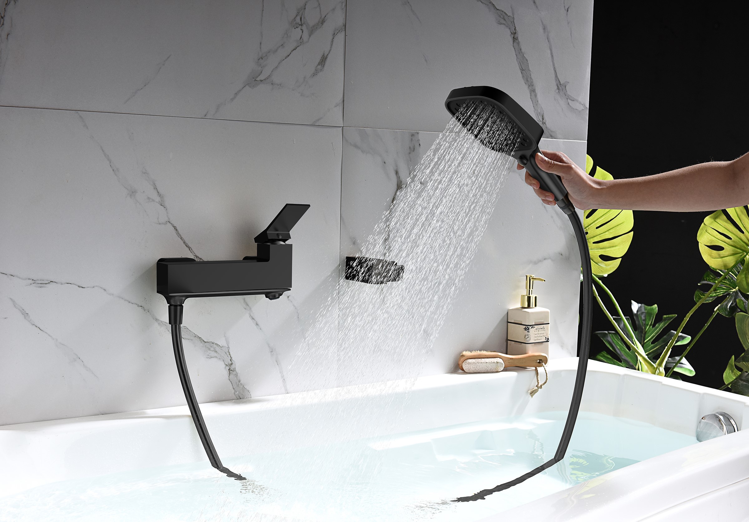 05132-C Смеситель од. для ванны кор. (ЧЕРНЫЙ)  GANZER  (8/1шт)