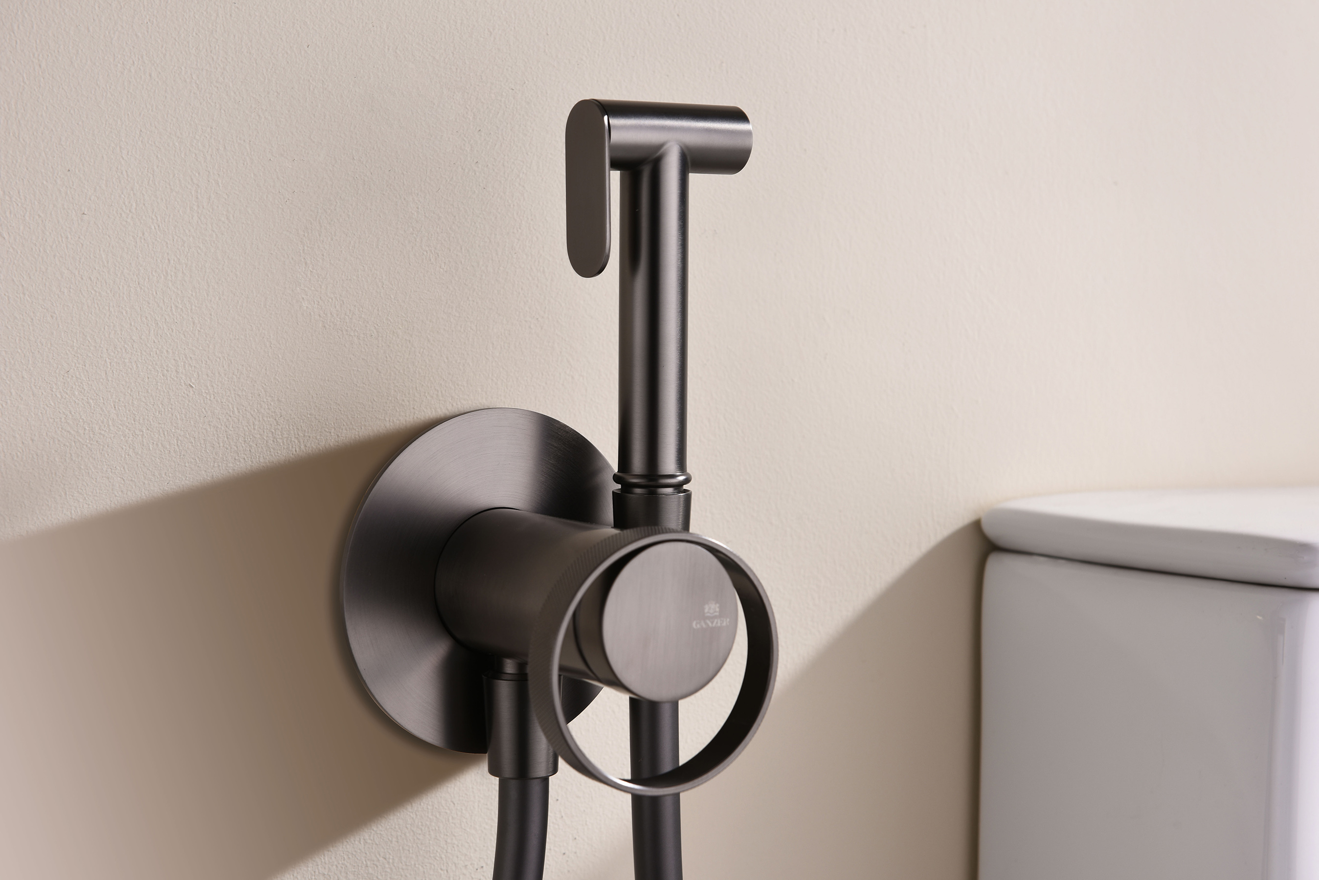 19157-Q Смеситель встраиваемый с ГИГ. душем (ГРАФИТ) GANZER (10/1шт)