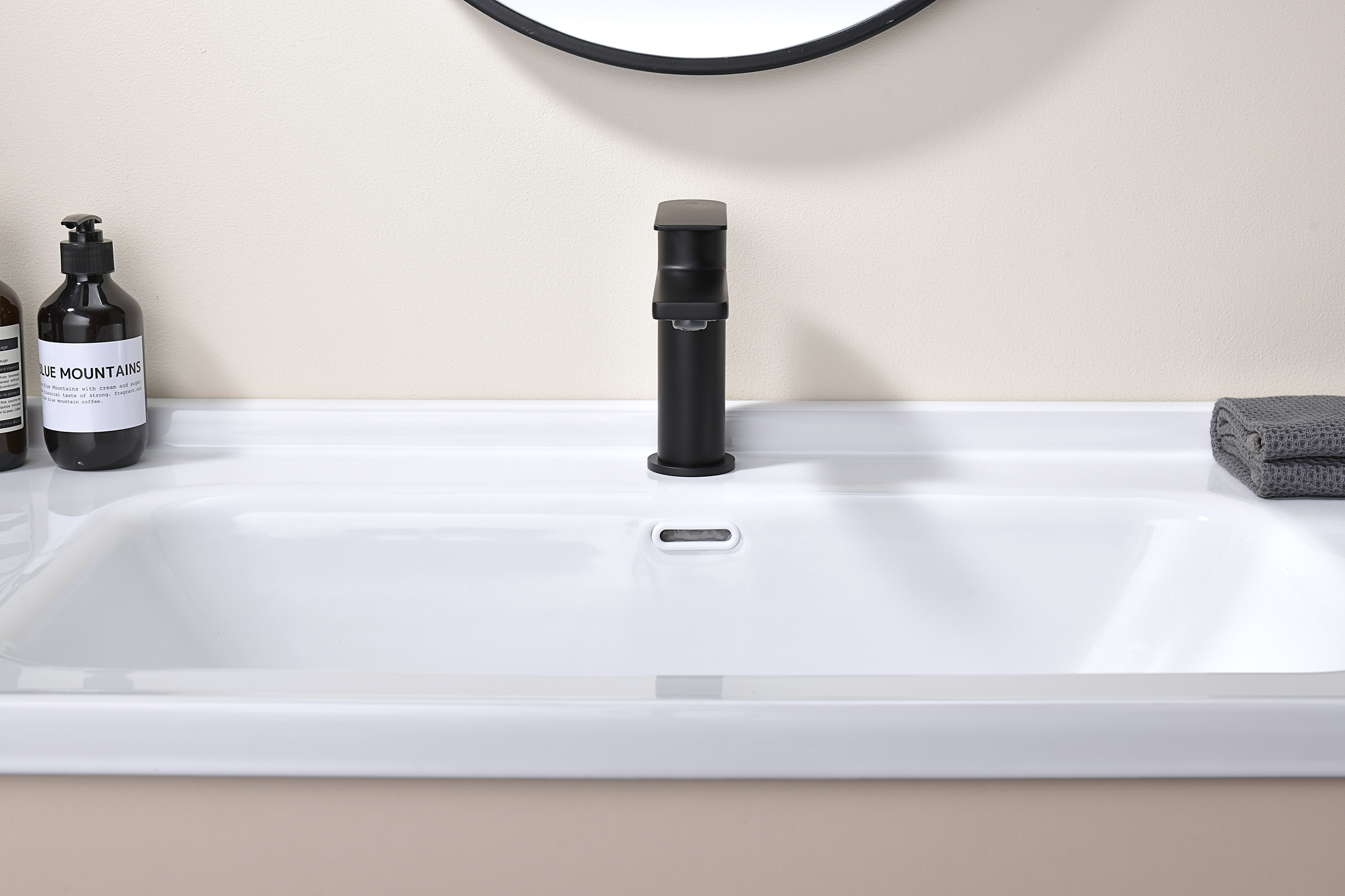 07111-C Смеситель од. для раковины (ЧЕРНЫЙ) GANZER (10/1шт)