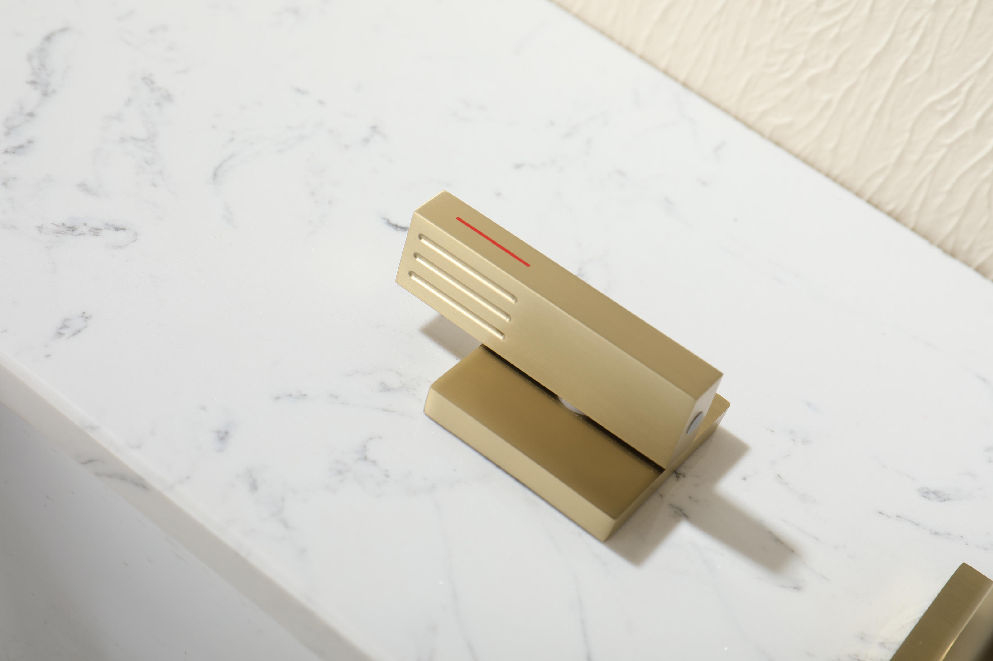 01115-S Смеситель на борт раковины (3-отв,Мат. Золото)  GANZER (10/1шт)