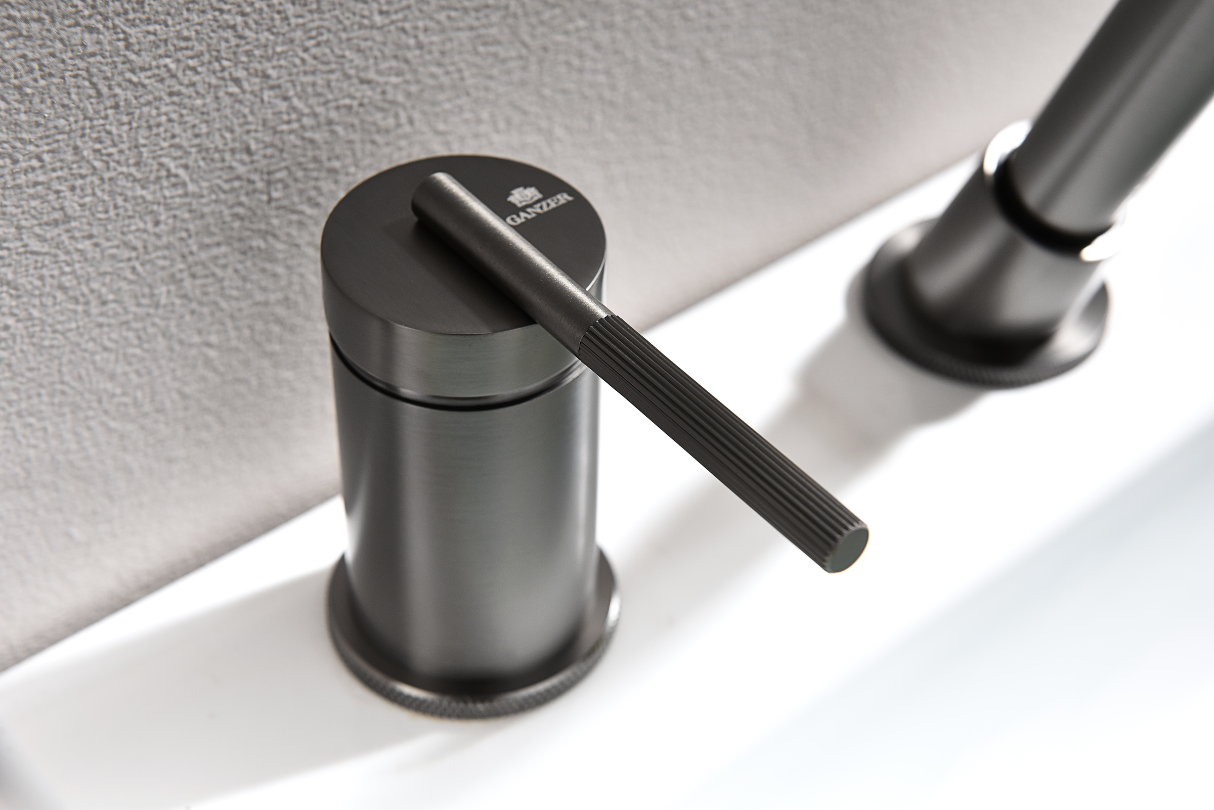 19133-Q Смеситель на борт ванны (4-отв,ГРАФИТ)  GANZER (6/1шт)