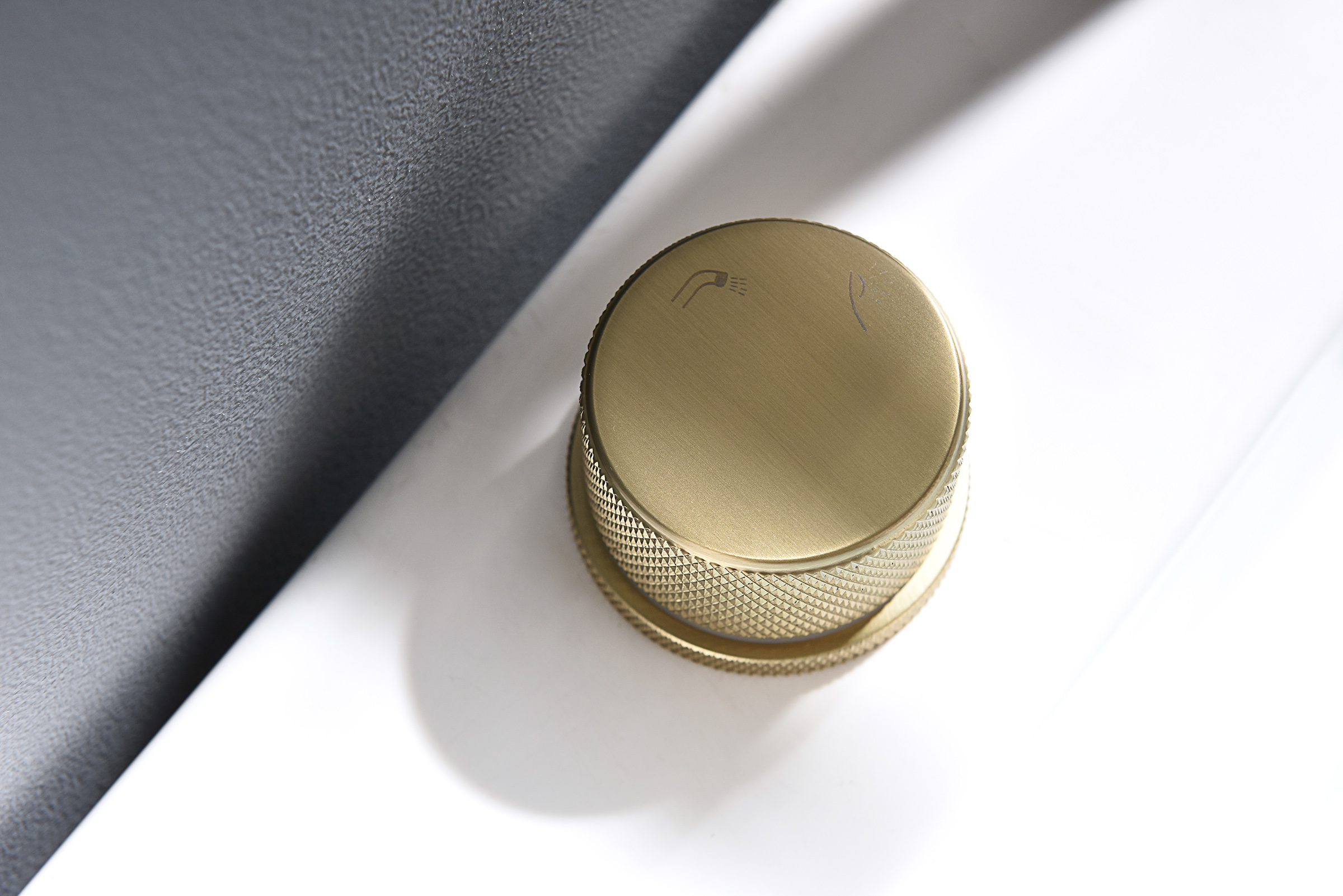 19133-S Смеситель на борт ванны (4-отв,Мат. Золото)  GANZER (6/1шт)