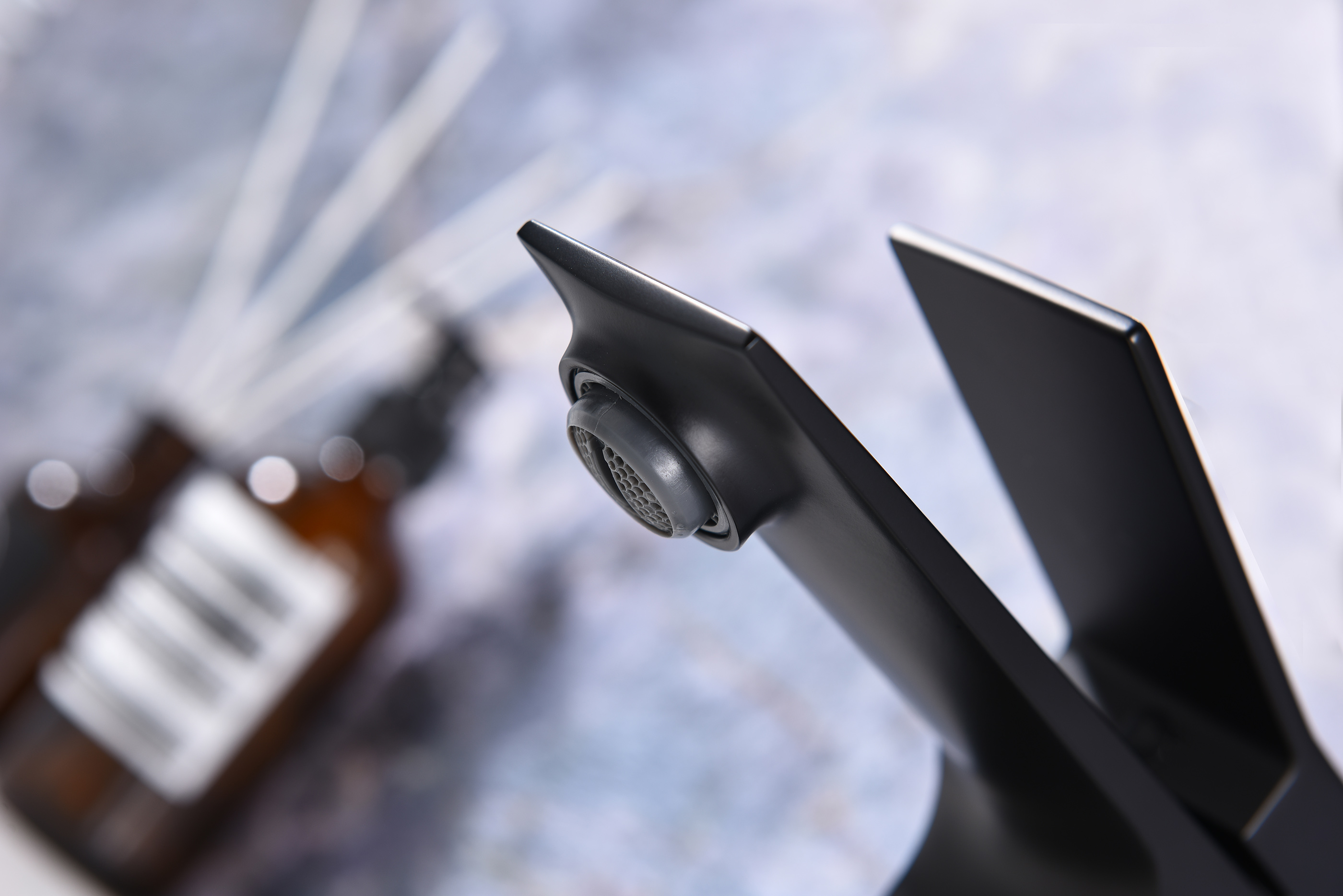 05111-C Смеситель од. для раковины (ЧЕРНЫЙ) GANZER (10/1шт)