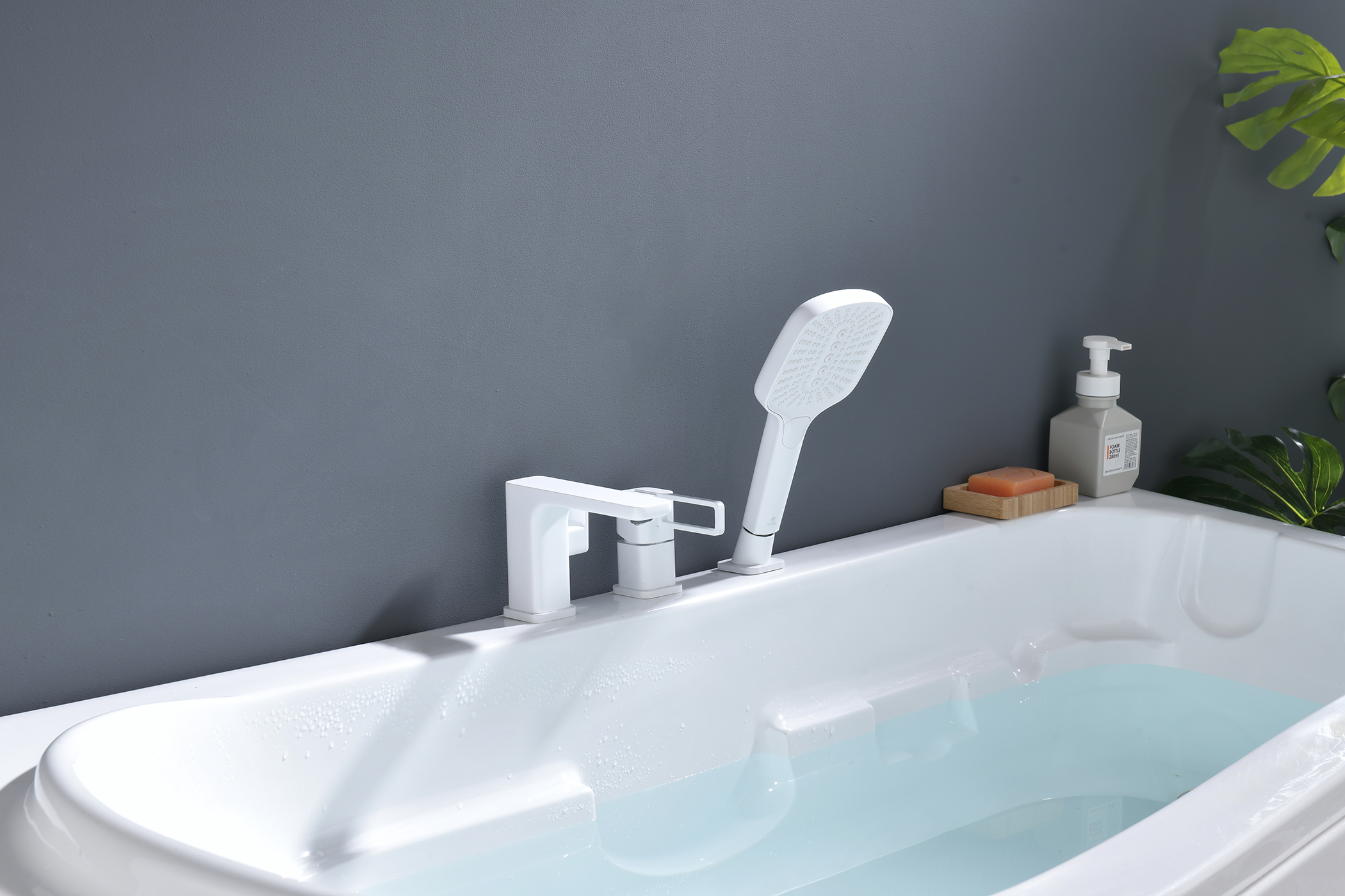 12133-F Смеситель на борт ванны (3-отв,БЕЛЫЙ)  GANZER (10/1шт)