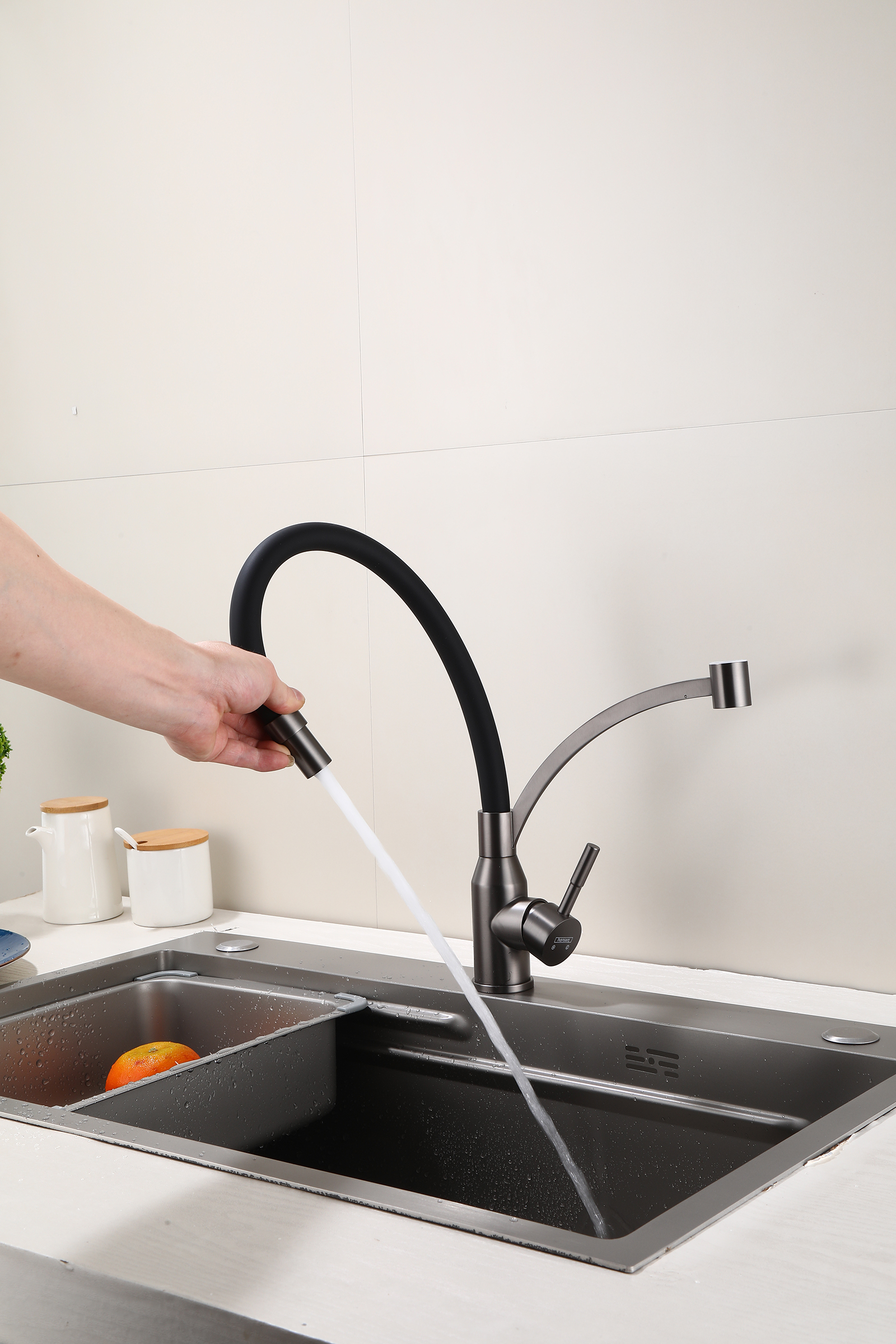 56043-PC Смес. из НЕРЖ. для кух. (ГРАФИТ с гиб. ЧЕР. изл.) HANSEN  (20/1шт)