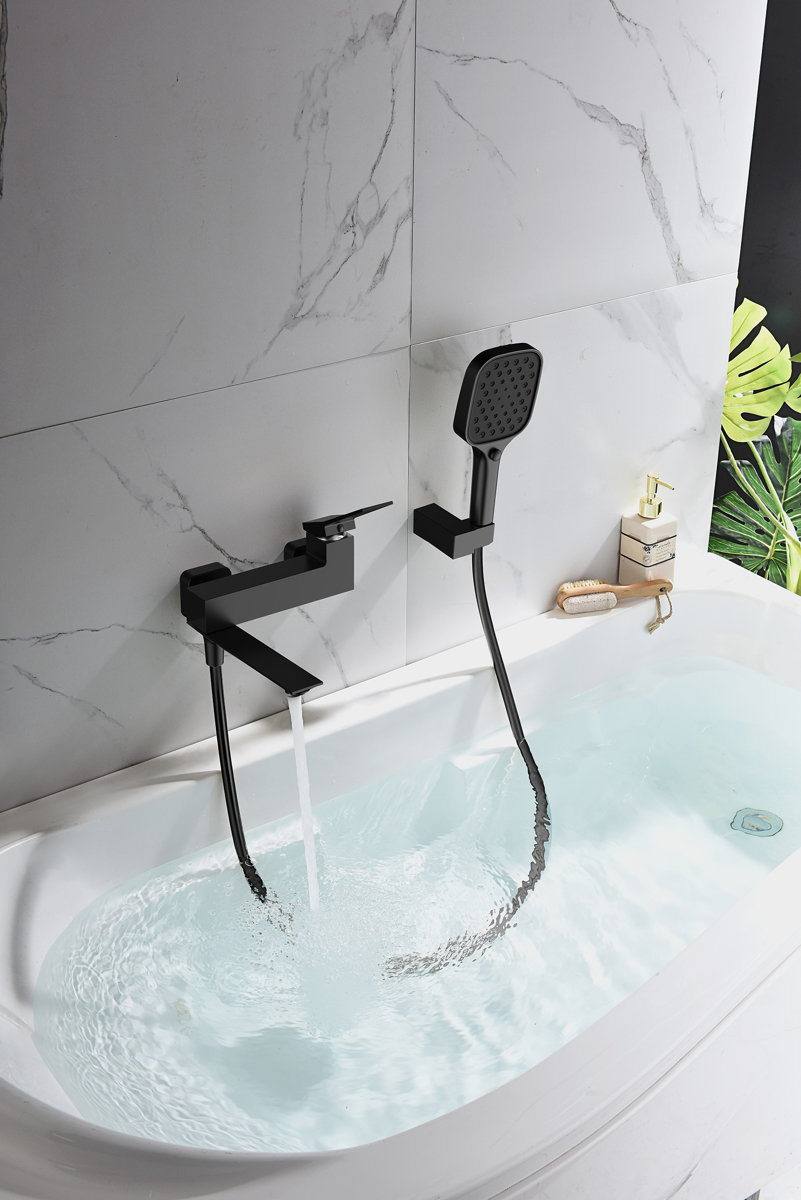 05132-C Смеситель од. для ванны кор. (ЧЕРНЫЙ)  GANZER  (8/1шт)