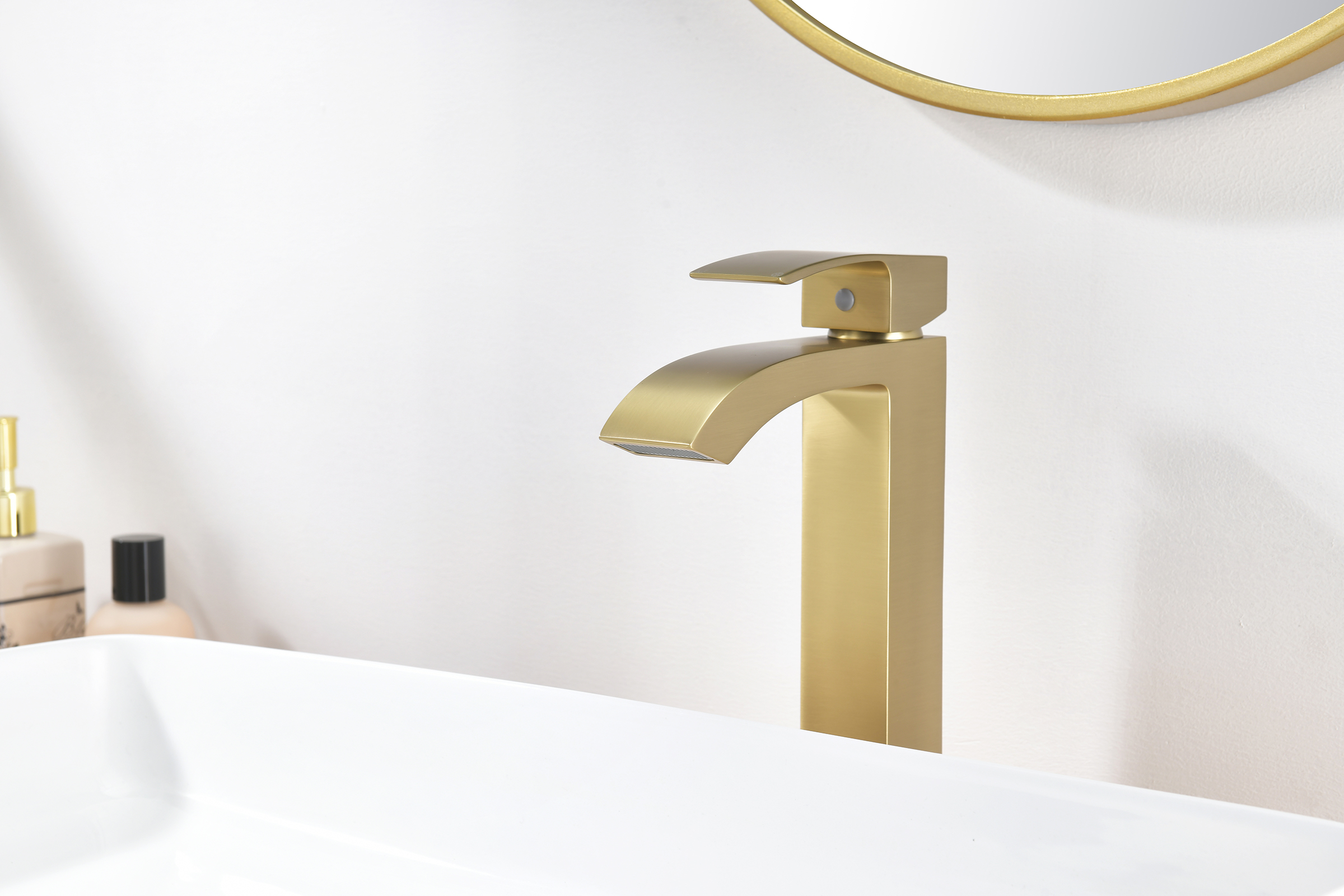 44112-S Смеситель од. для раковины-чаши (Мат. Золото) GANZER (10/1шт)