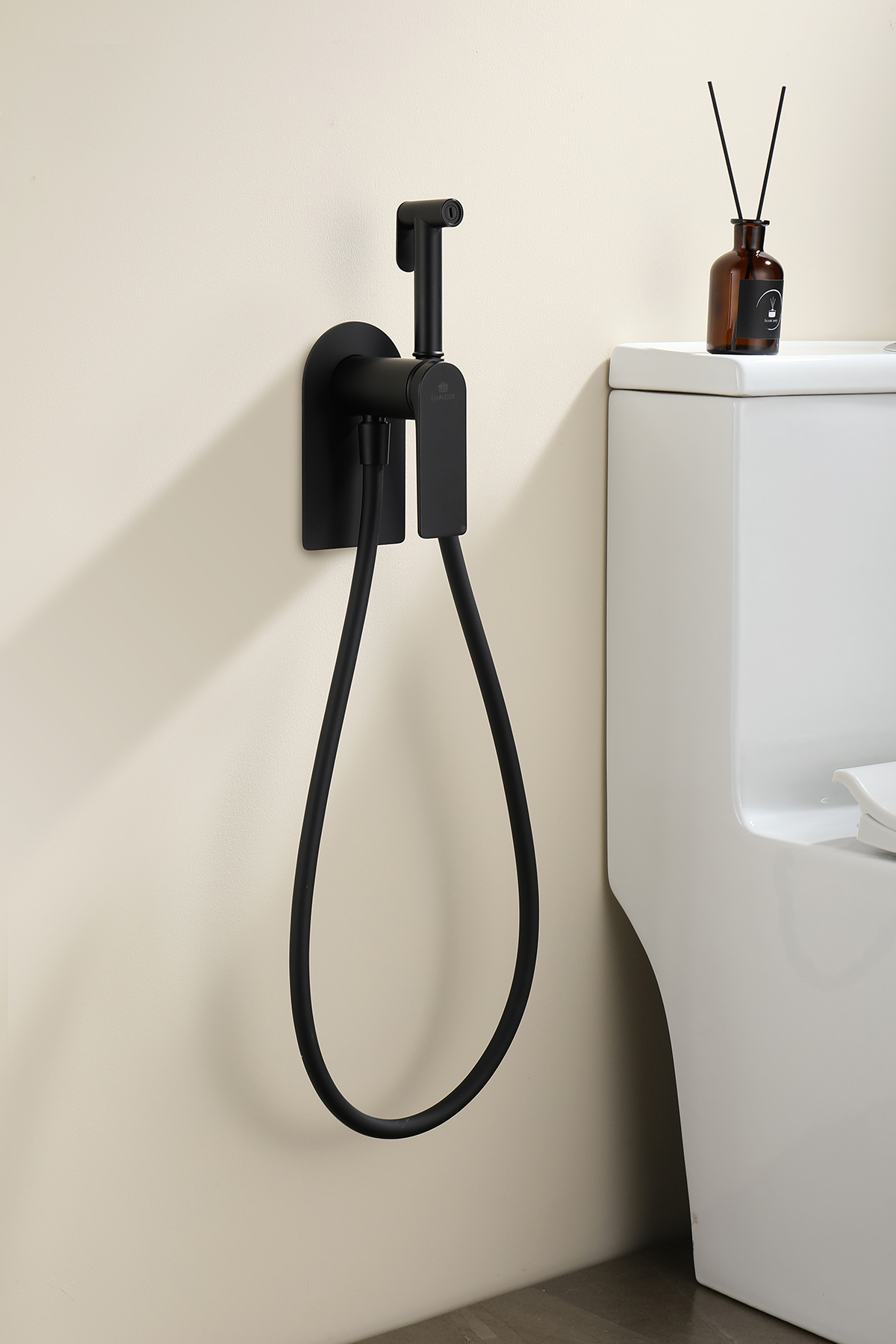 07157-C Смеситель встраиваемый с ГИГ. душом (ЧЕРНЫЙ) GANZER (10/1шт)