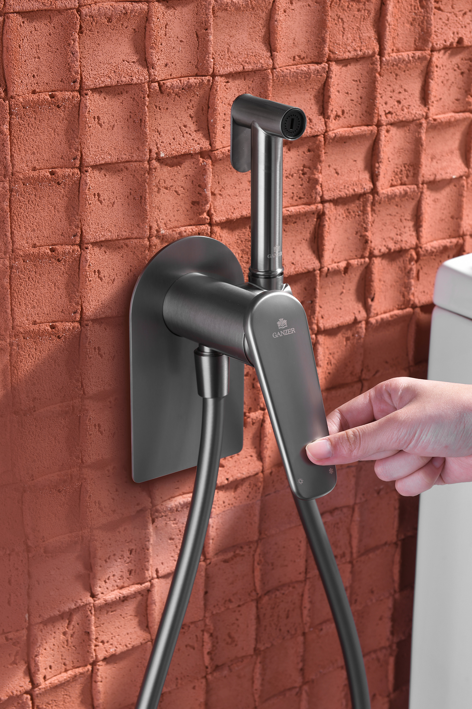 02157-Q Смеситель встраиваемый с ГИГ. душем (ГРАФИТ) GANZER (10/1шт)