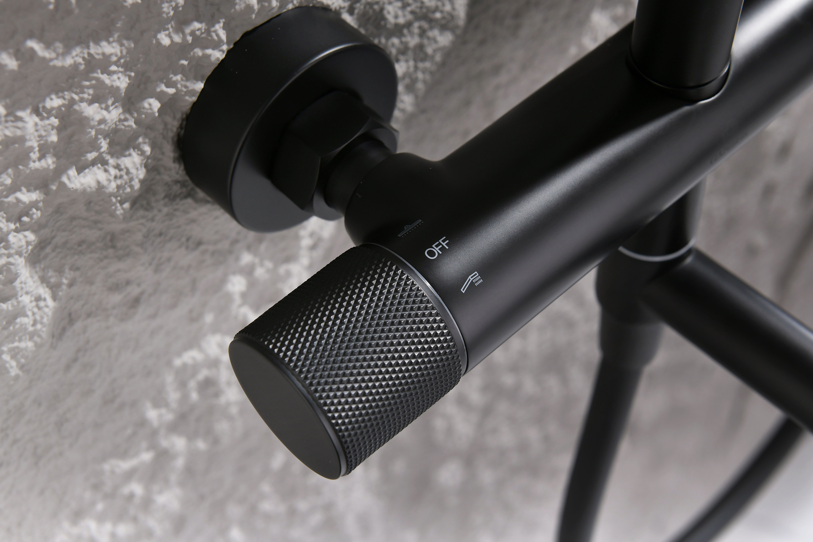 19170-C Душевая система с термостатом (ЧЕРНЫЙ) GANZER (5/1шт)