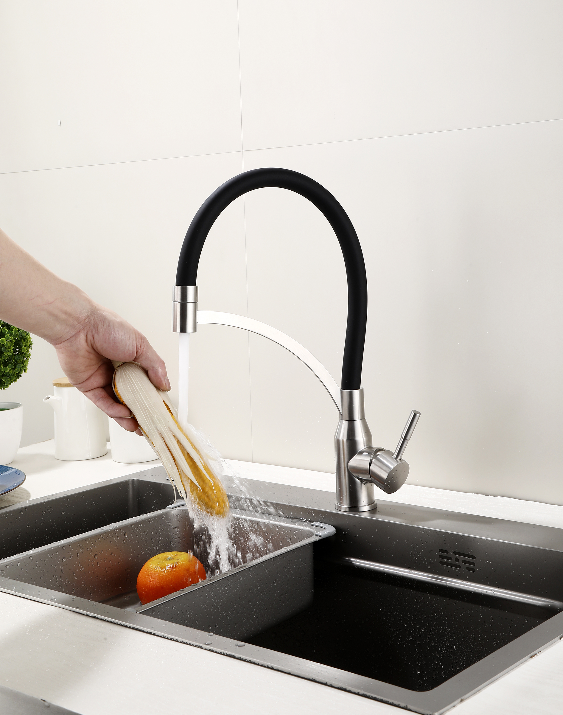 56043-GC Смес. из НЕРЖ. для кух. (САТИН с гиб. ЧЕР. изл.) HANSEN  (20/1шт)