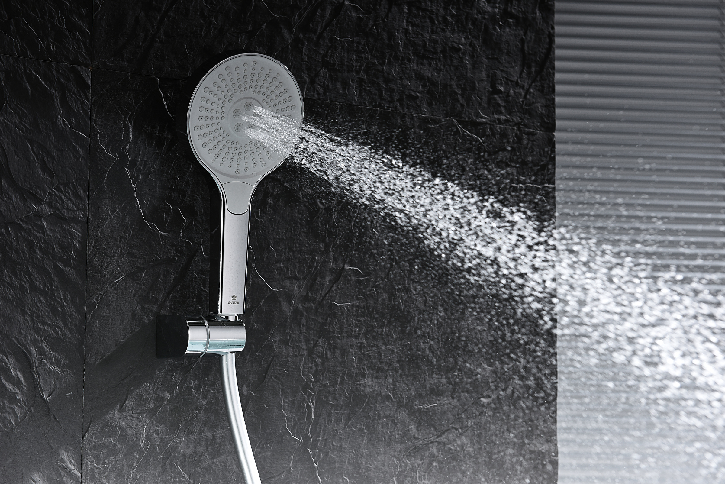 06132 Смеситель од. для ванны кор. (ХРОМ)  GANZER  (8/1шт)