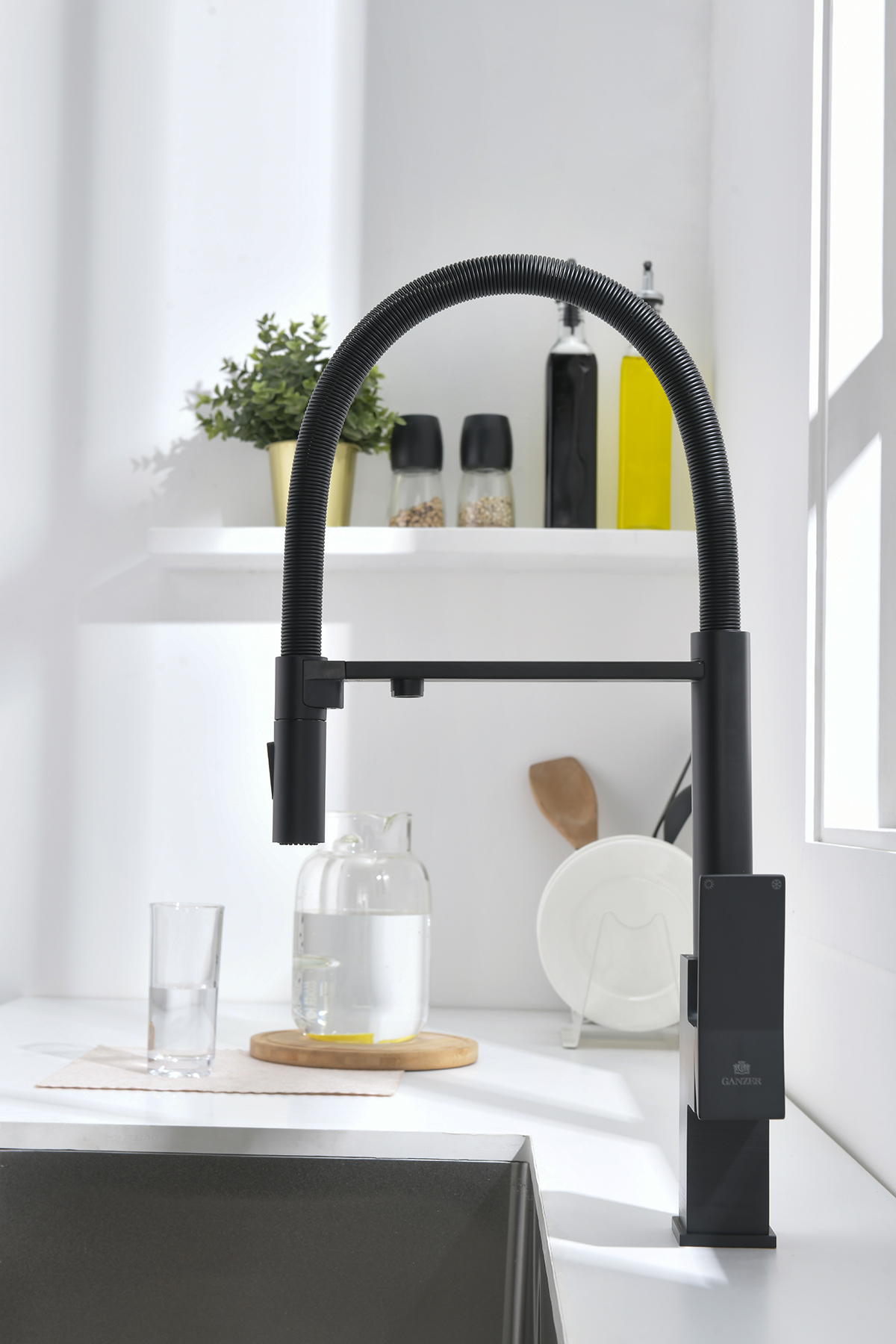 05126-C Смес. для кухни с гиб МАГ. изл. и под. фильт. (ЧЕРНЫЙ) GANZER (10/1шт)