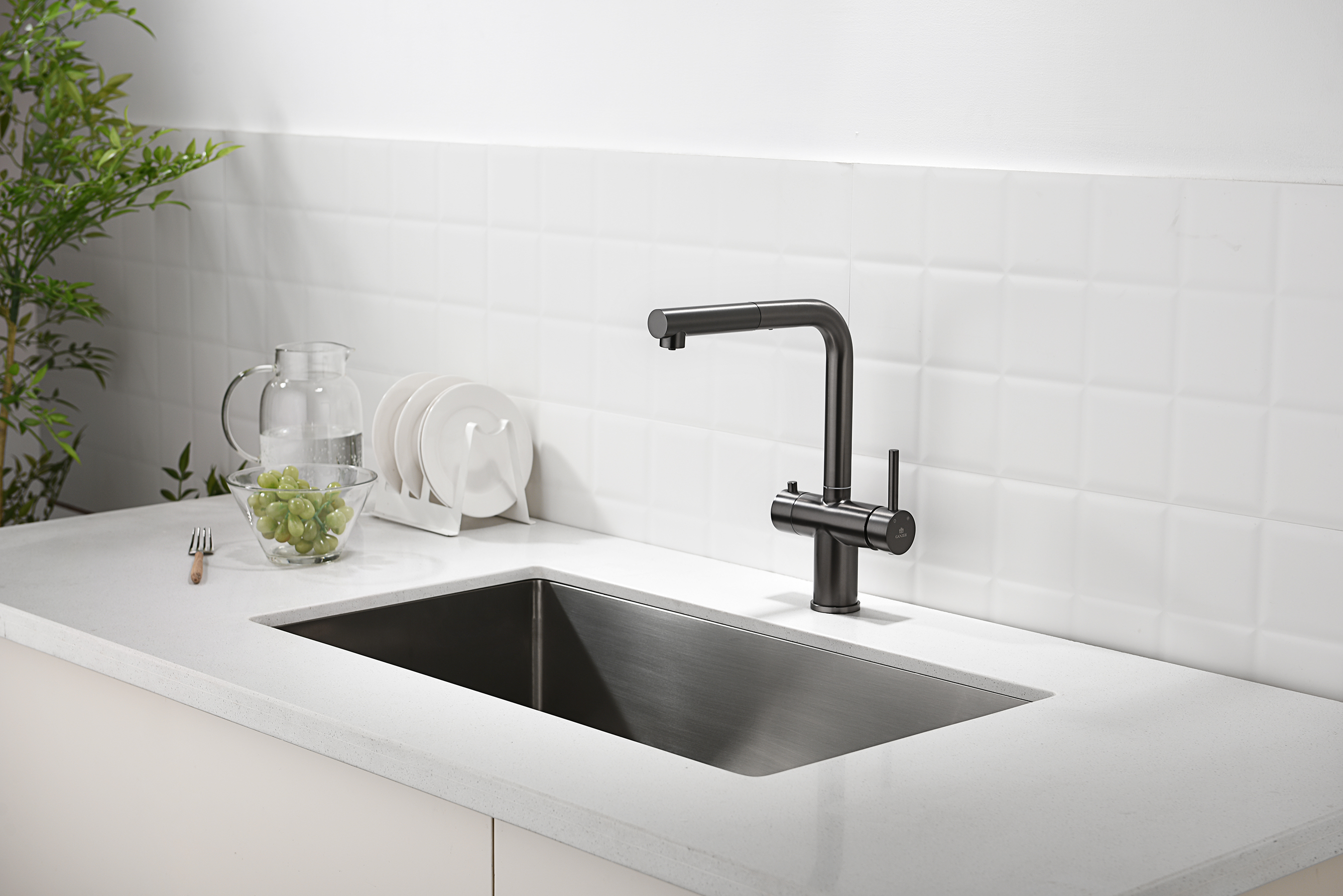 16036-Q Смес. од. для кухни с ВЫД. лейкой и подк. ФИЛЬТ. (ГРАФИТ)  GANZER (10/1шт)