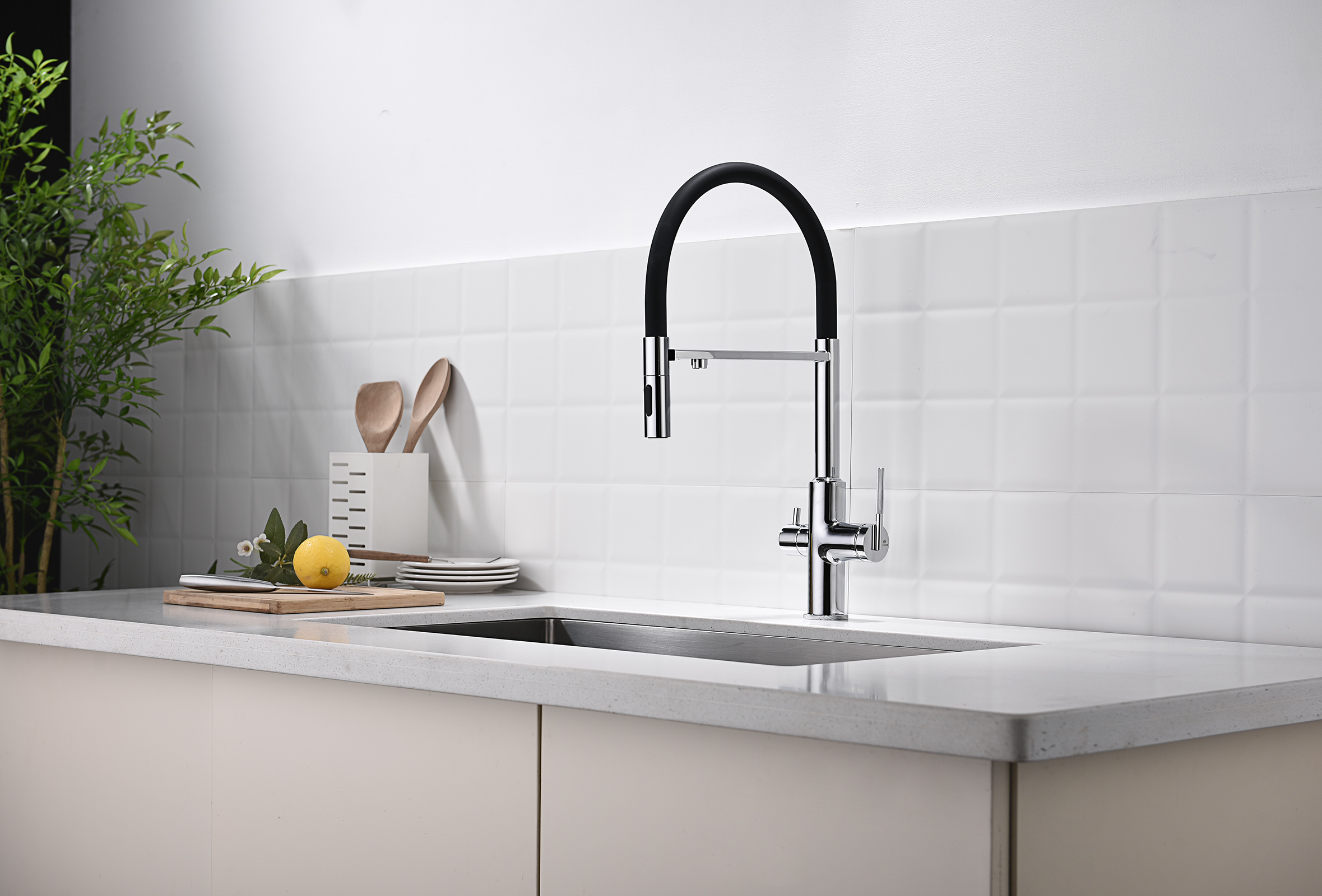 19127 Смес. для кухни с гиб МАГ. изл. и под. фильт. (ХРОМ+ЧЕР.) GANZER (10/1шт)