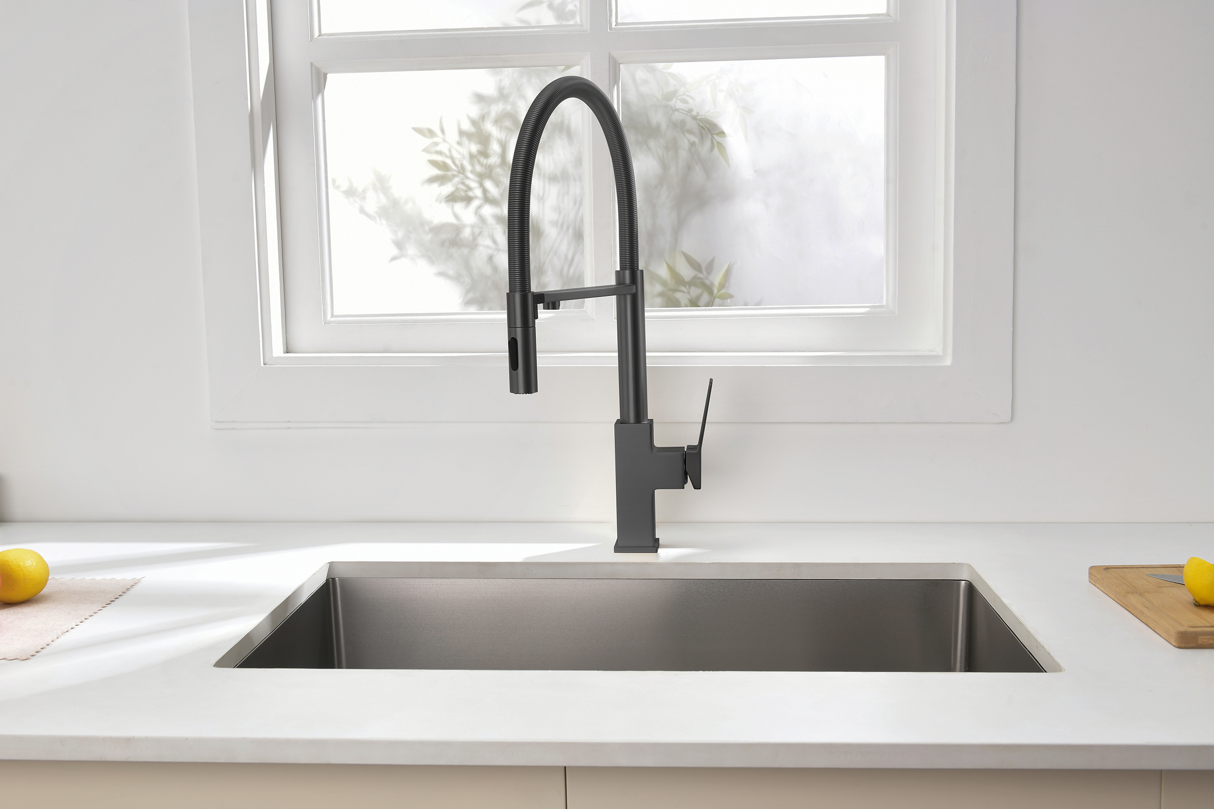 05126-Q Смес. для кухни с гиб МАГ. изл. и под. фильт. (ГРАФИТ) GANZER (10/1шт)