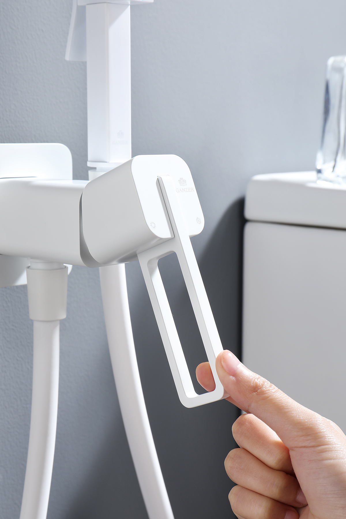 12157-F Смеситель встраиваемый с ГИГ. душем (БЕЛЫЙ) GANZER (10/1шт)