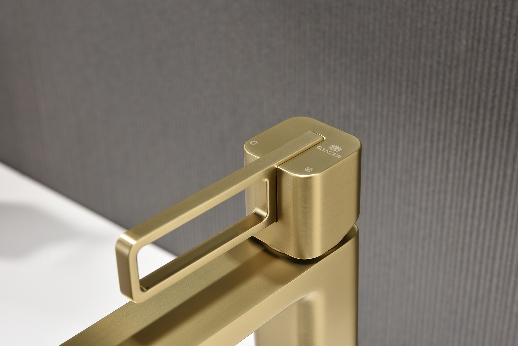 12112-S Смеситель од. для раковины-чаши (Мат. Золото) GANZER (10/1шт)