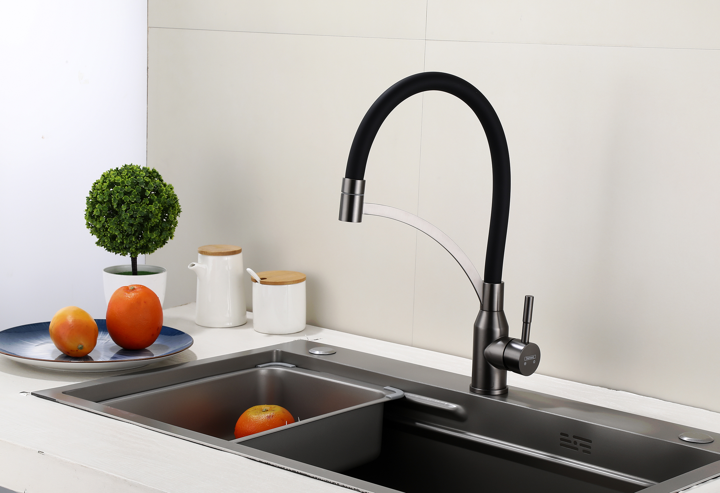 56043-PC Смес. из НЕРЖ. для кух. (ГРАФИТ с гиб. ЧЕР. изл.) HANSEN  (20/1шт)