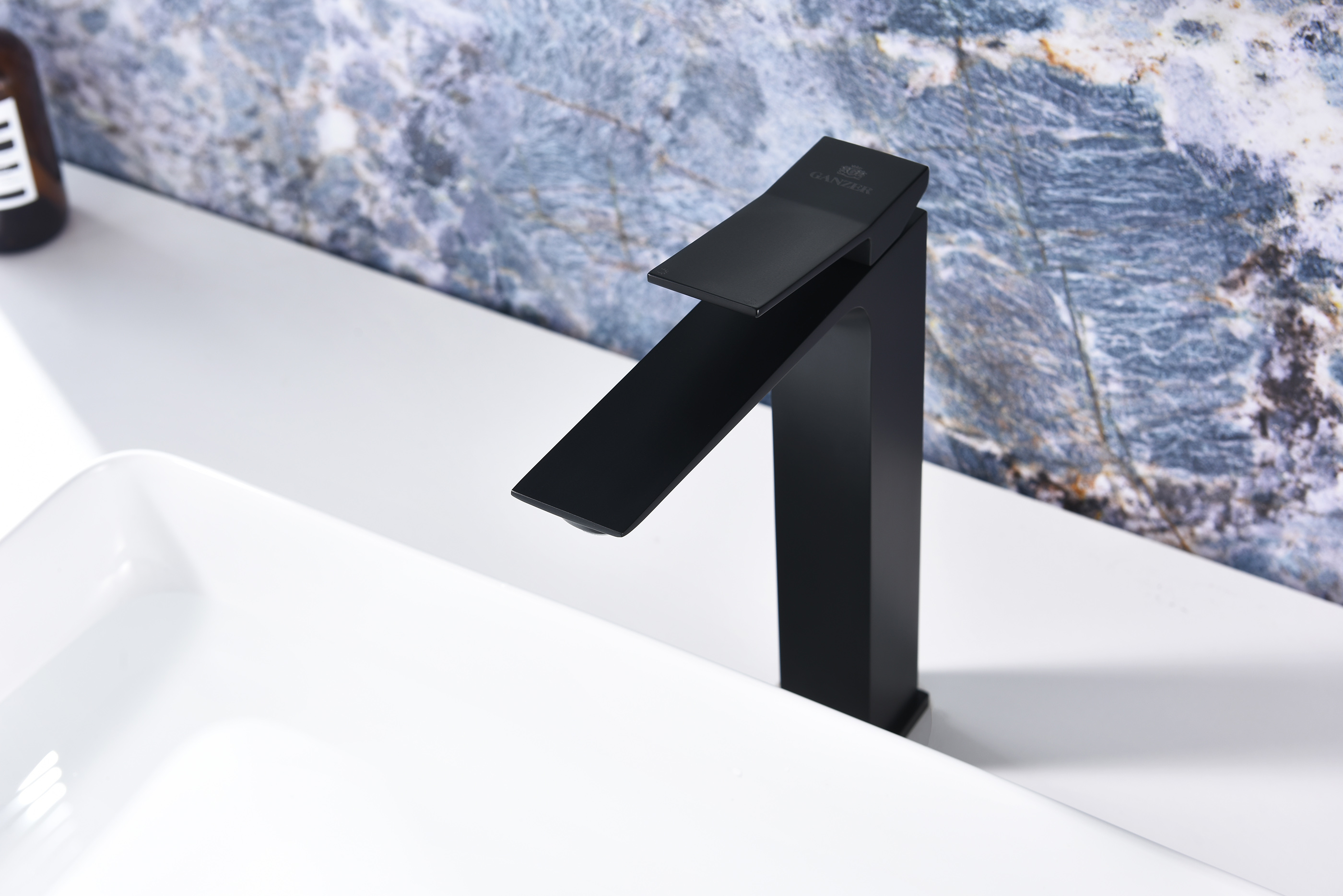 05112-C Смеситель од. для раковины-чаши (ЧЕРНЫЙ) GANZER (10/1шт)