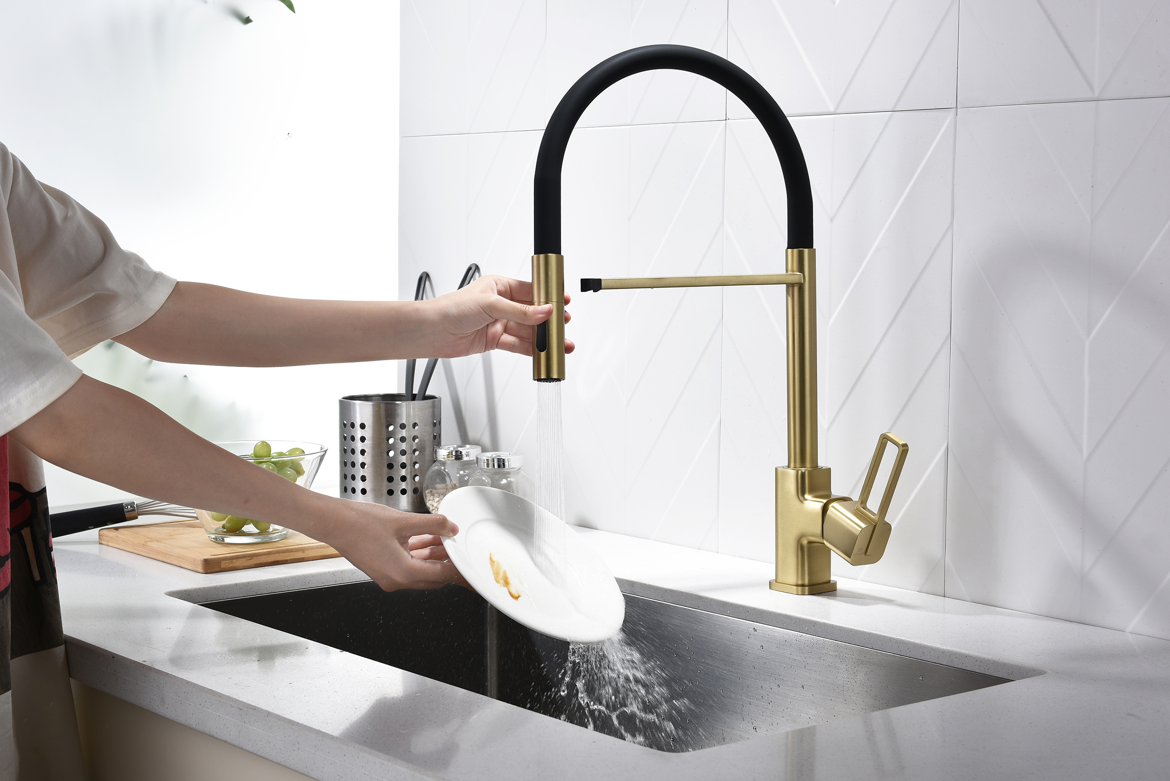 12127-SC Смеситель для кухни с гиб. МАГНИТ. изливом (Мат. Золото+ЧЕР.) GANZER (10/1шт)