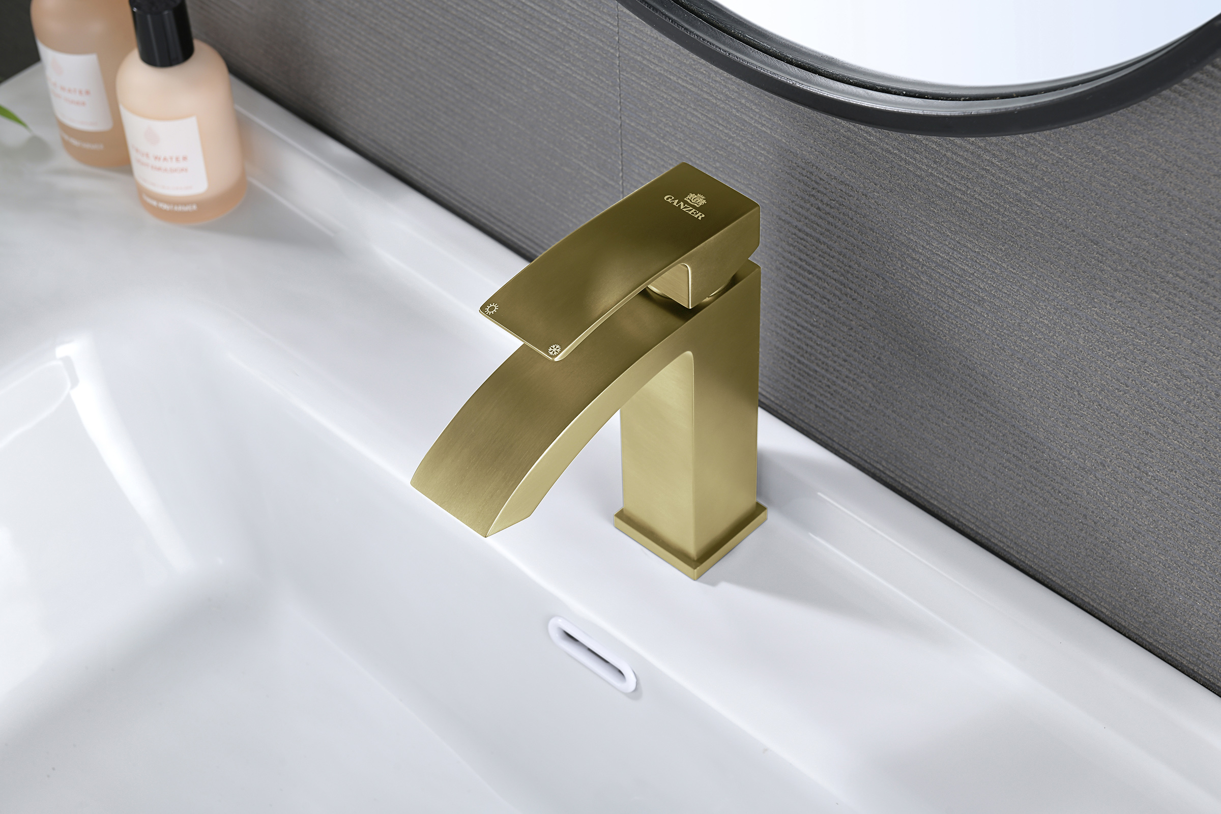 44111-S Смеситель од. для раковины (Мат. Золото) GANZER (10/1шт)