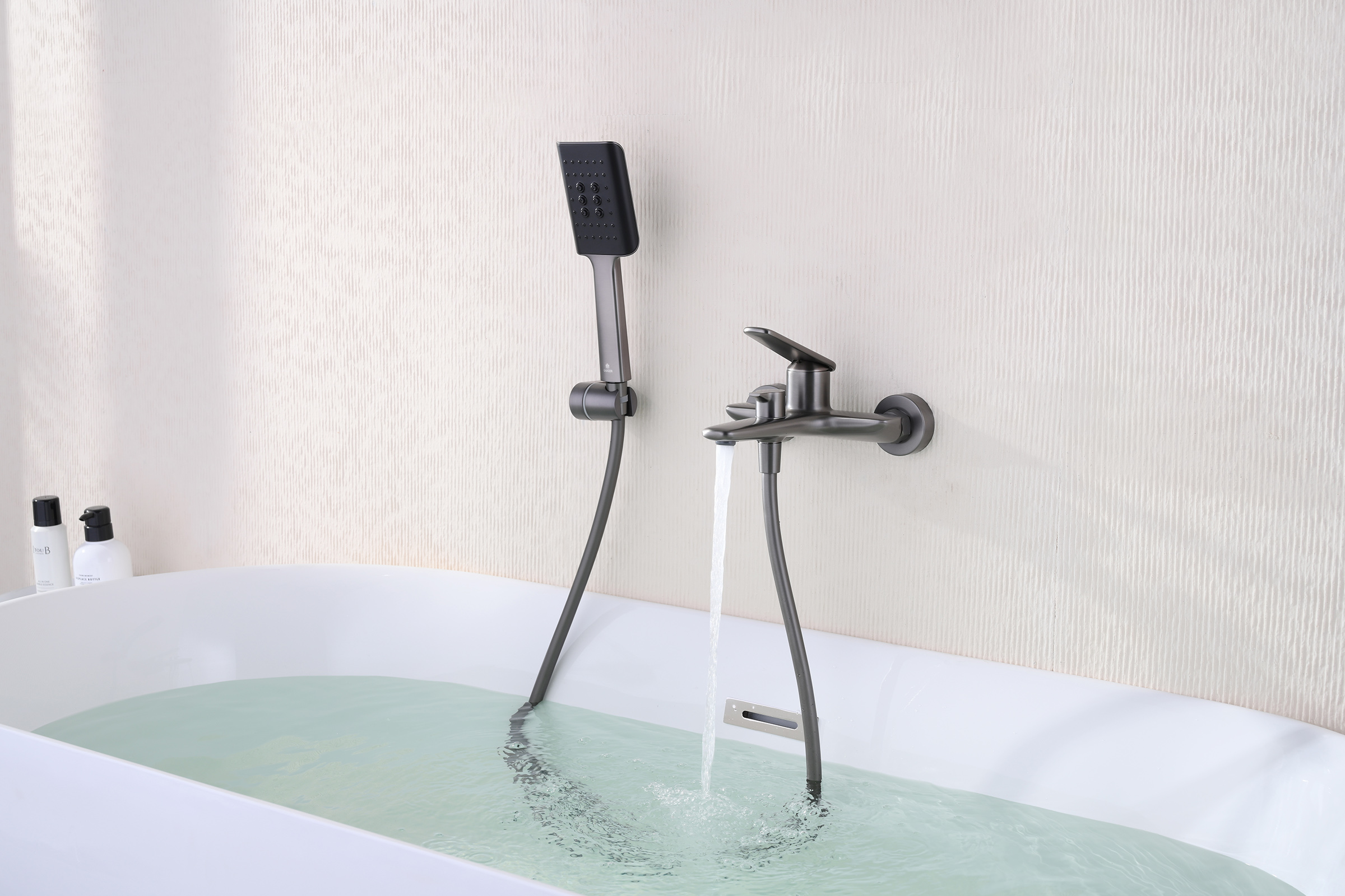 02131-Q Смеситель од. для ванны кор. (ГРАФИТ)  GANZER  (8/1шт)