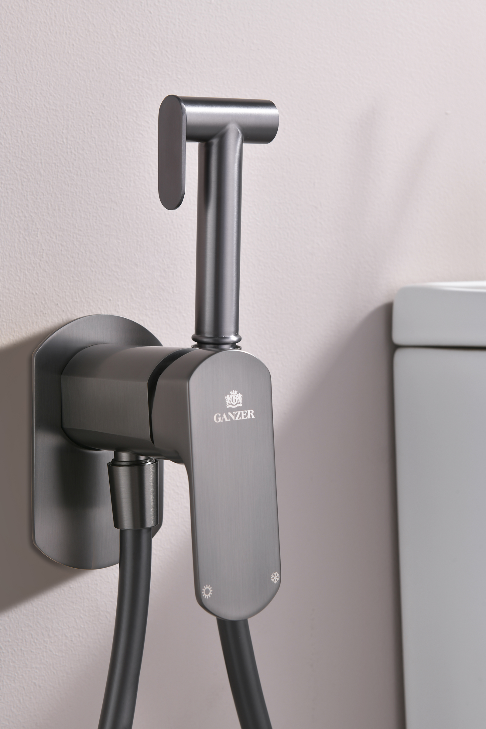 06157-Q Смеситель встраиваемый с ГИГ. душем (ГРАФИТ) GANZER (10/1шт)