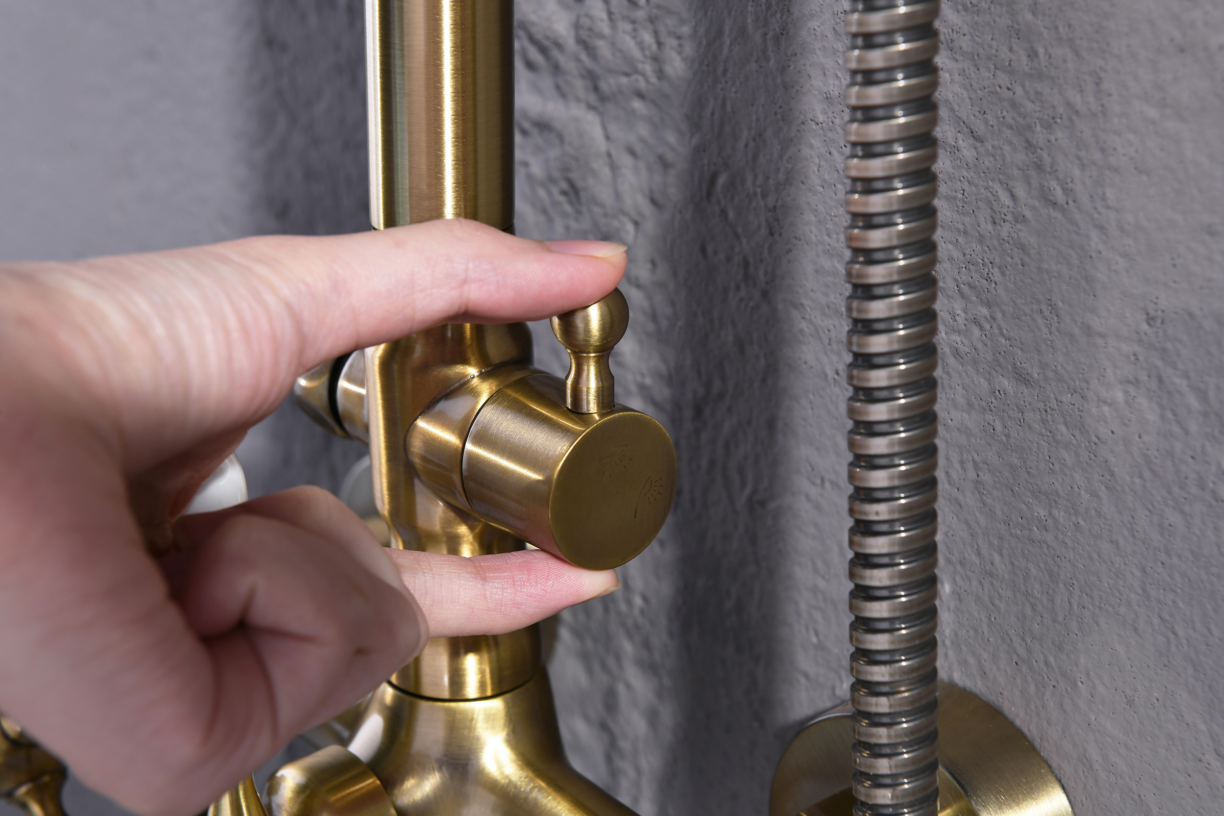 09063-D Двухвент душевой релинг БРОНЗА  GANZER  (4/1шт)