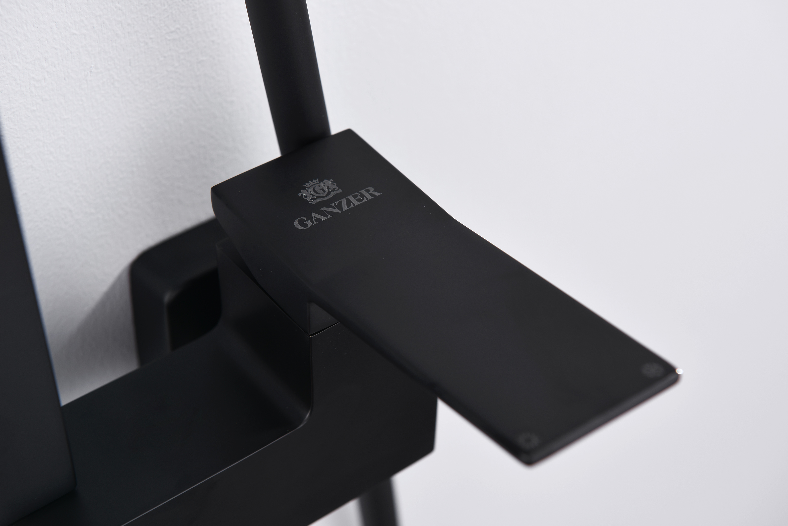 05162-C Душевая система (ЧЕРНЫЙ) GANZER (5/1шт)