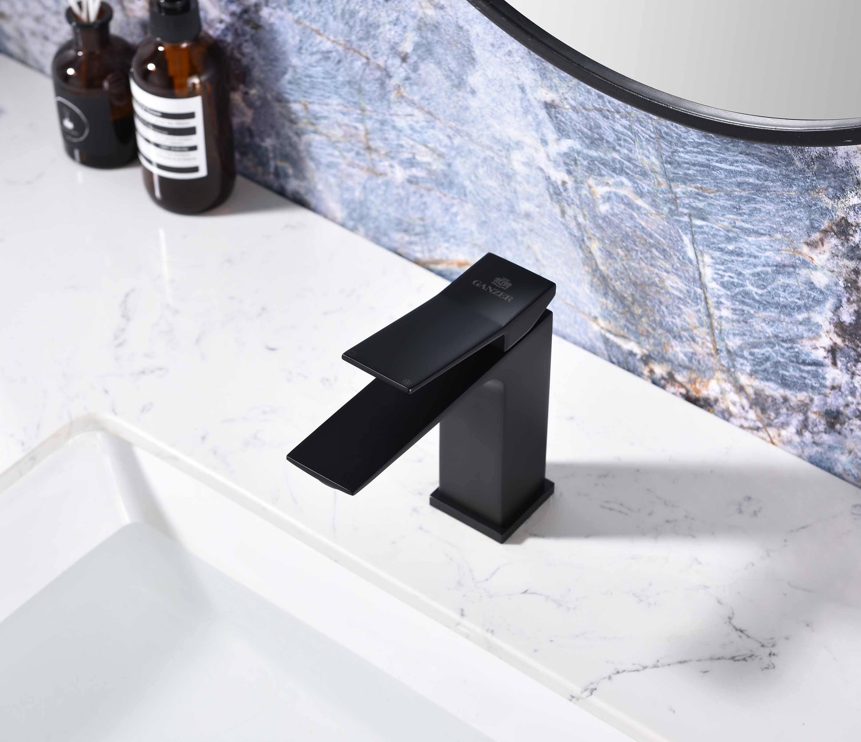 05111-C Смеситель од. для раковины (ЧЕРНЫЙ) GANZER (10/1шт)