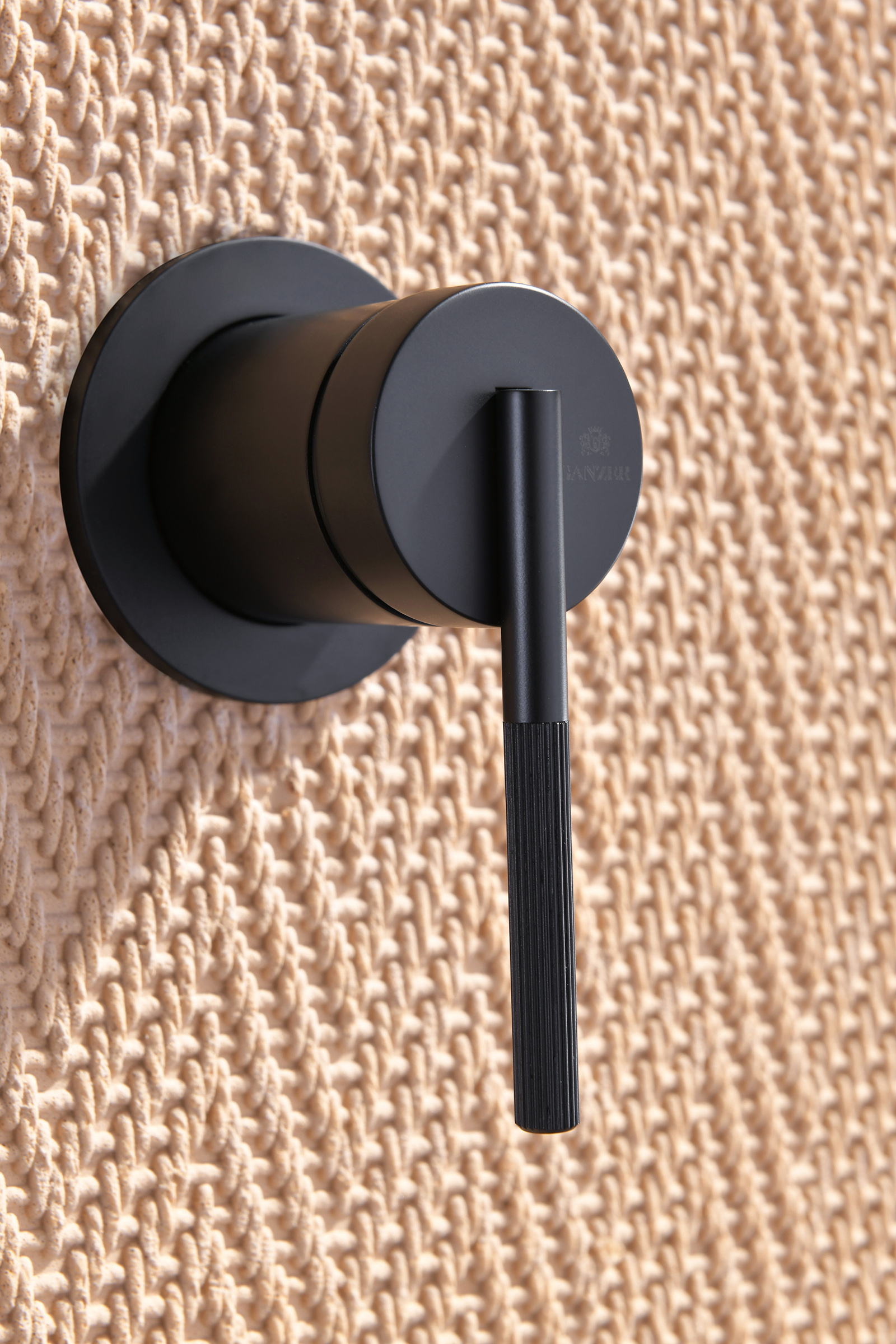 19164-C Встроенный смес для душа с 2-функ. (ЧЕРНЫЙ) GANZER  (6/1шт)