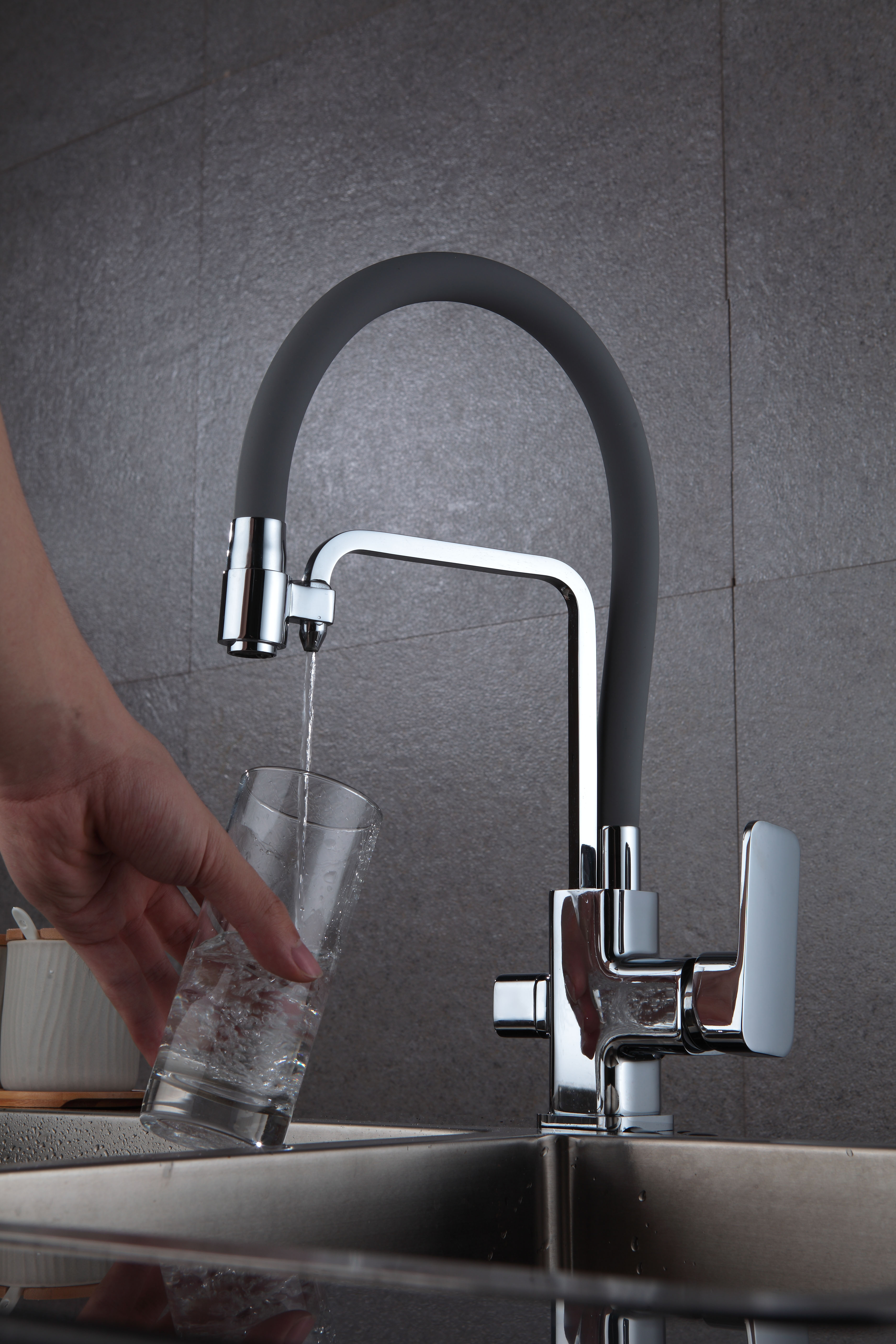 12026-H Смес. для кухни с гибким шлангом и под фильтр (СЕРЫЙ) GANZER (10/1шт) Л/К