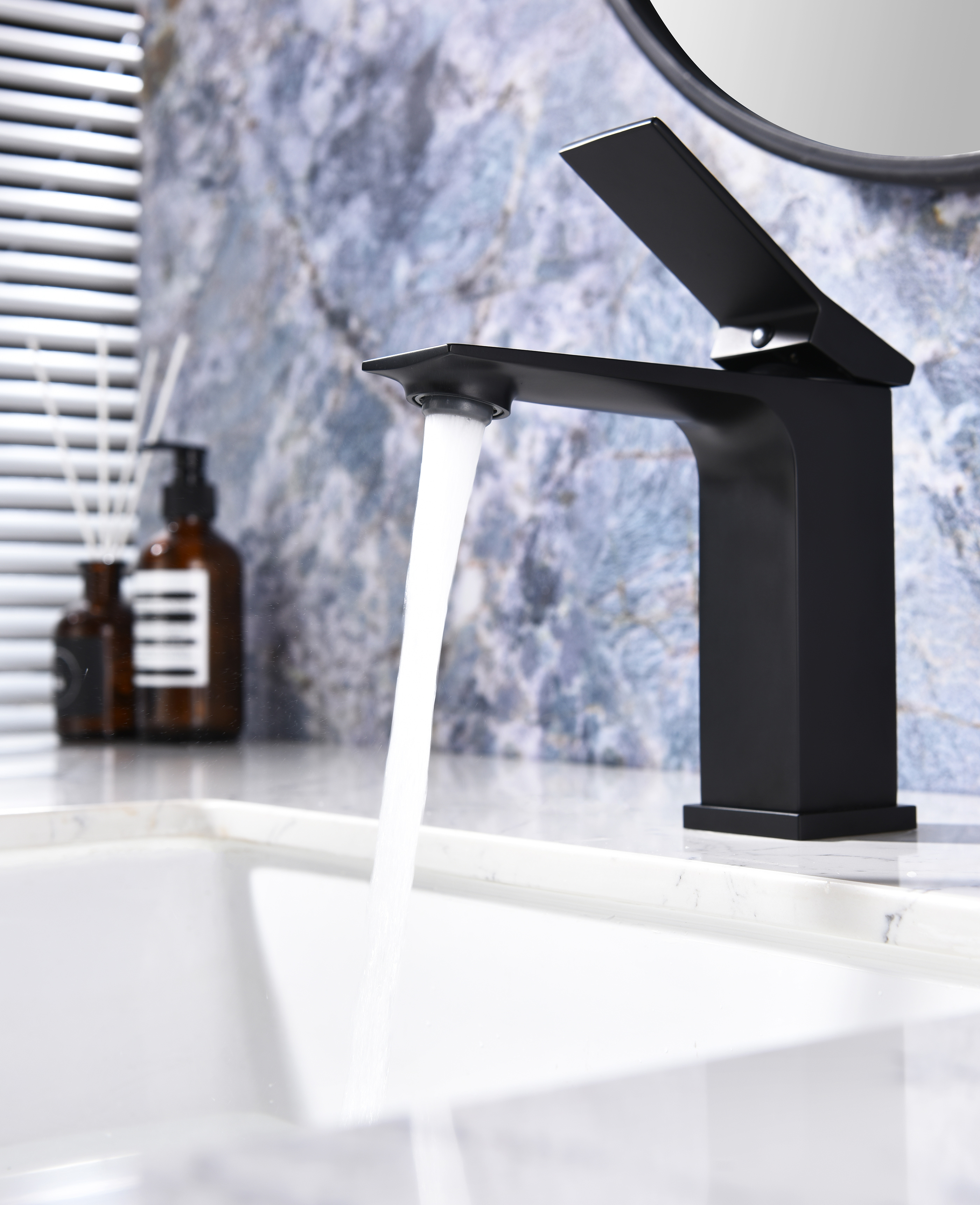 05111-C Смеситель од. для раковины (ЧЕРНЫЙ) GANZER (10/1шт)