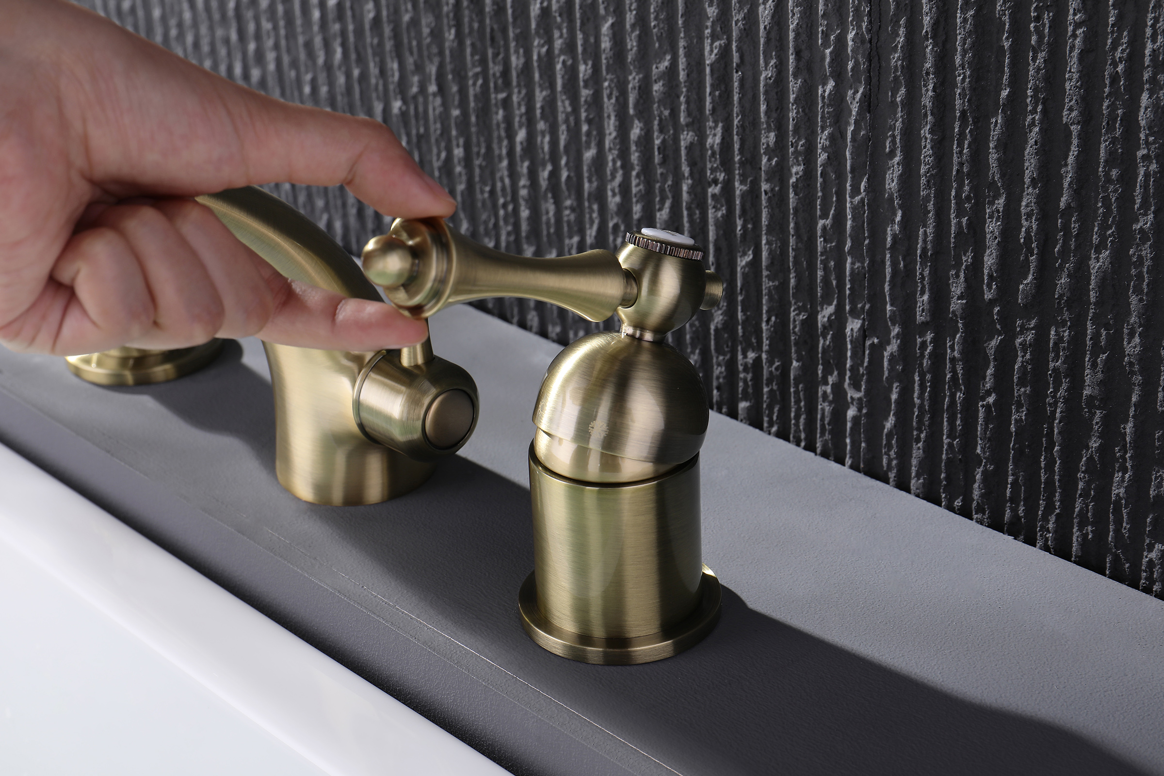 77133-D Смеситель на борт ванны (3-отв,БРОНЗА)  GANZER (8/1шт)