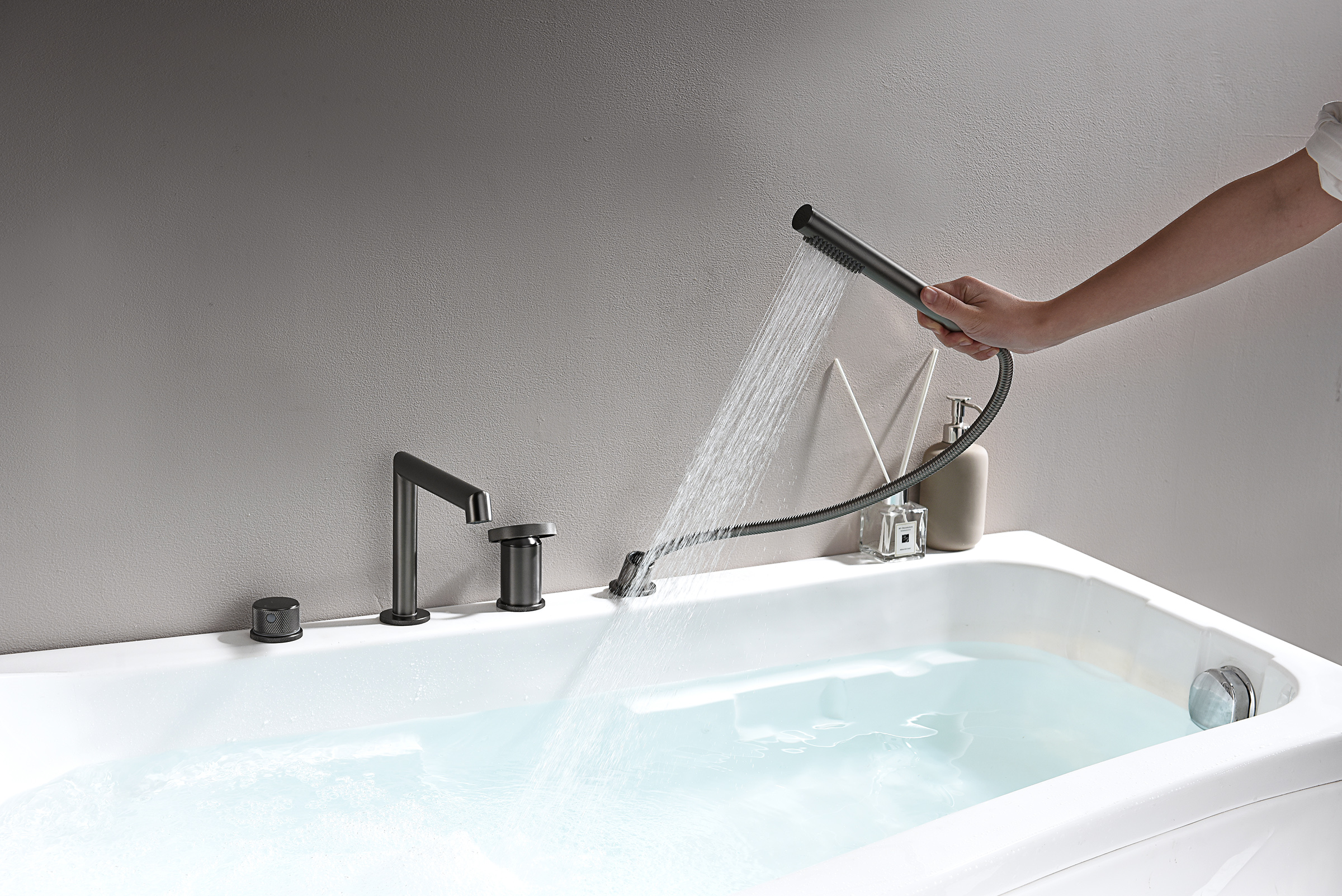 19133-Q Смеситель на борт ванны (4-отв,ГРАФИТ)  GANZER (6/1шт)