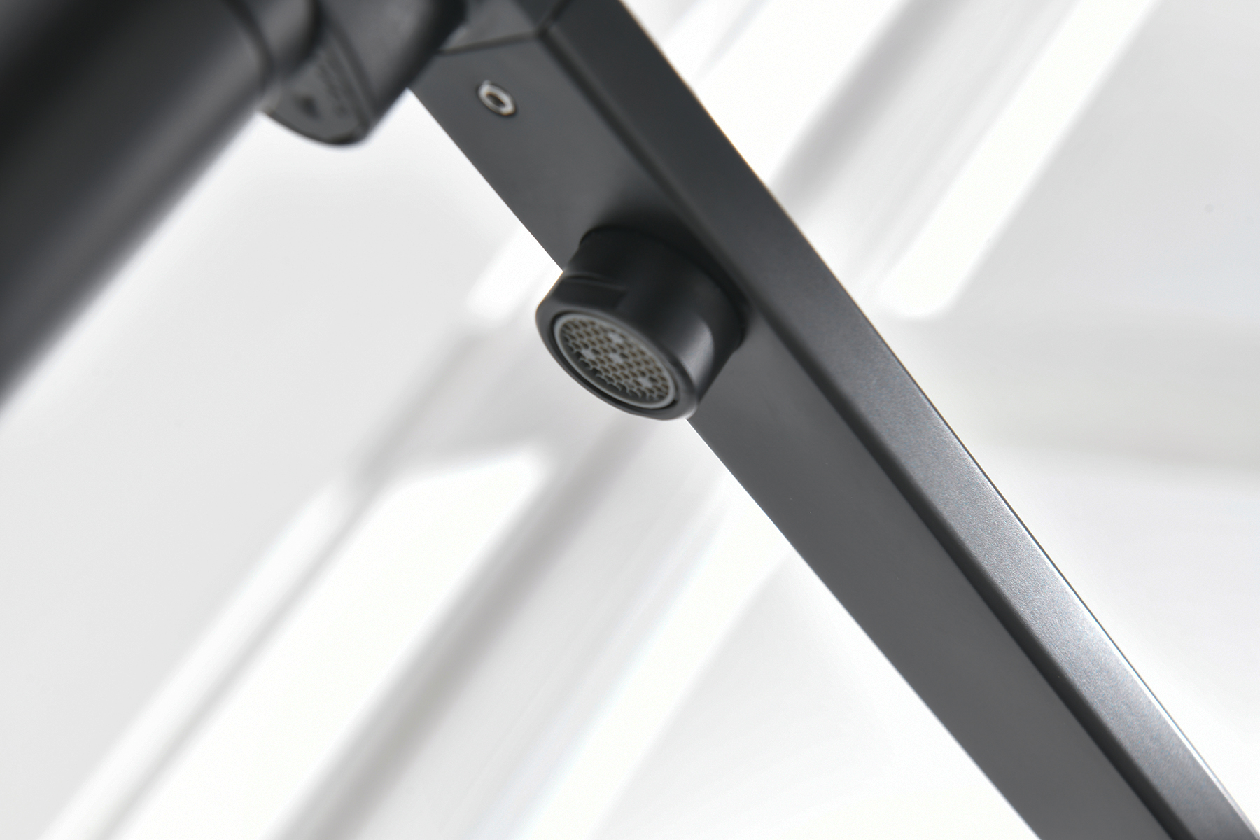 05126-C Смес. для кухни с гиб МАГ. изл. и под. фильт. (ЧЕРНЫЙ) GANZER (10/1шт)