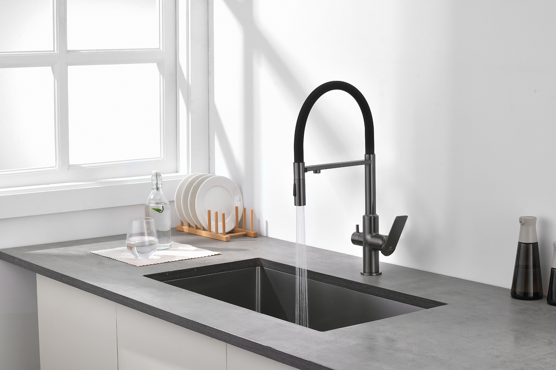 07127-Q Смес. для кухни с гиб МАГ. изл. и под. фильт. (ГРАФИТ+ЧЕР.) GANZER (10/1шт)