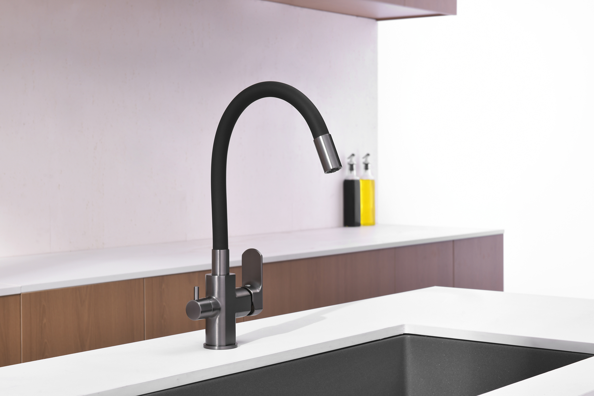 06127-Q Смеситель для кухни с гиб. изл. и под. фильтра (ГРАФИТ) GANZER (10/1шт)