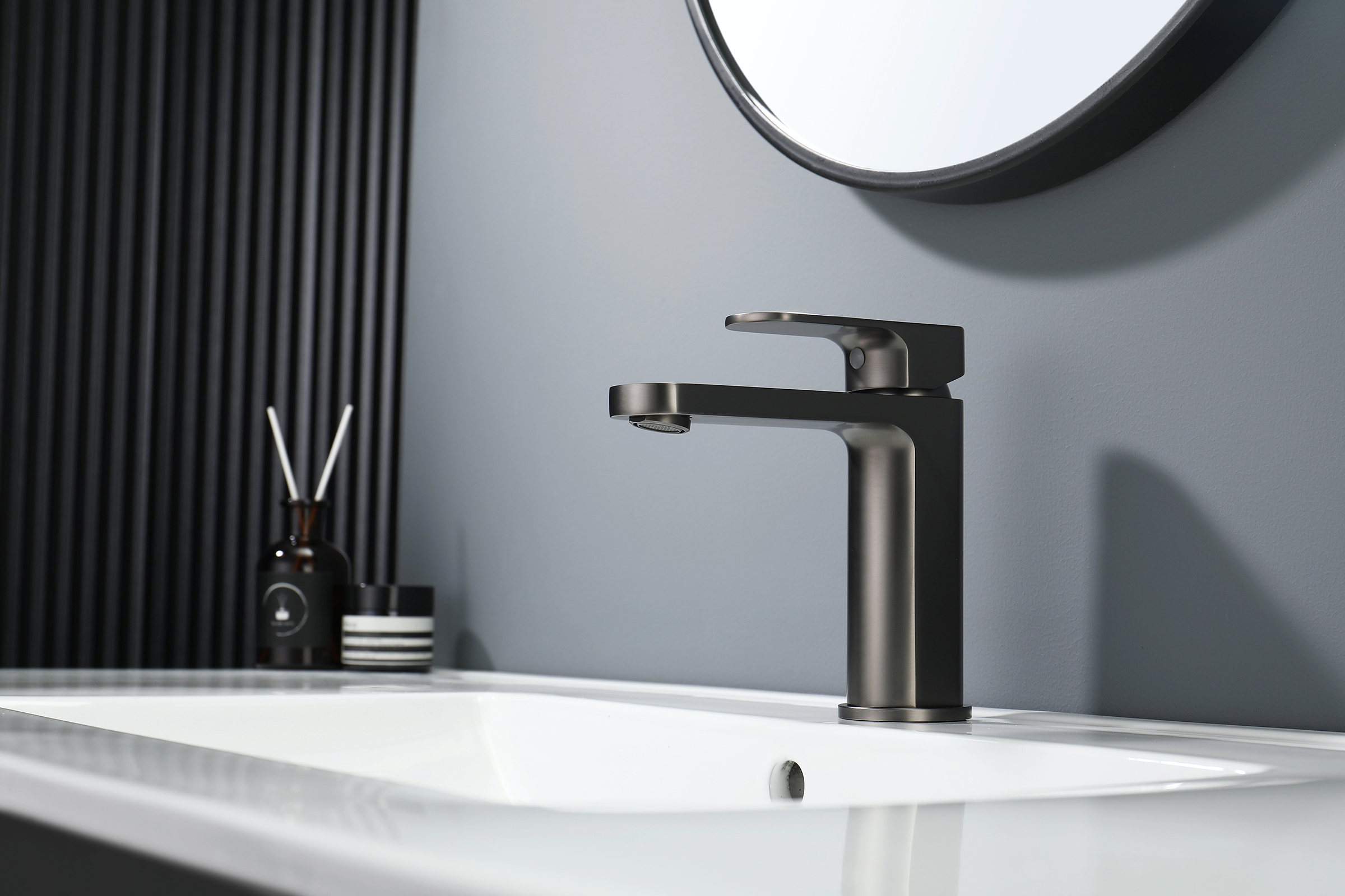 06111-Q Смеситель од. для раковины (ГРАФИТ) GANZER (10/1шт)