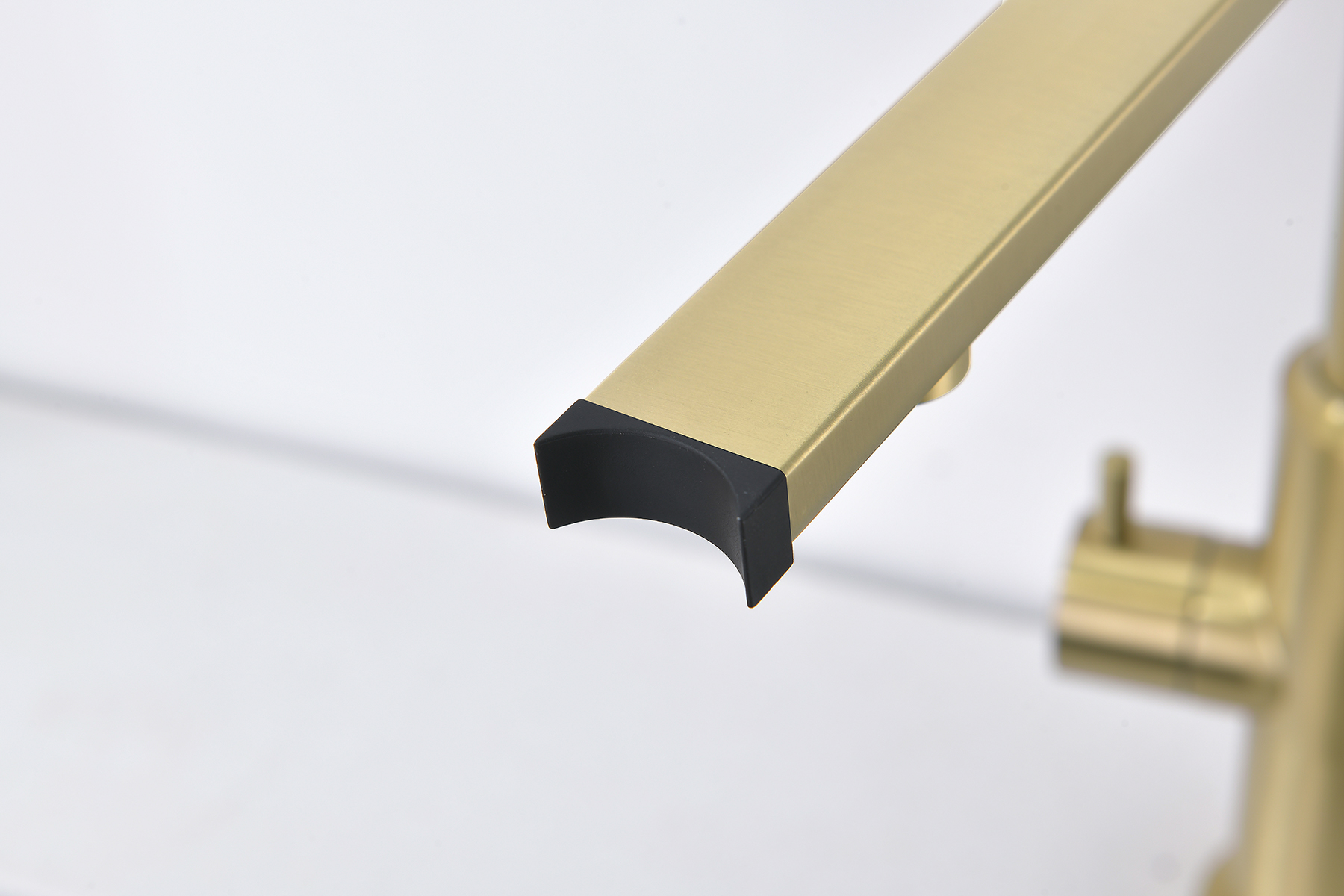 07127-S Смес. для кухни с гиб МАГ. изл. и под. фильт. (Мат. Золото+ЧЕР.) GANZER (10/1шт)